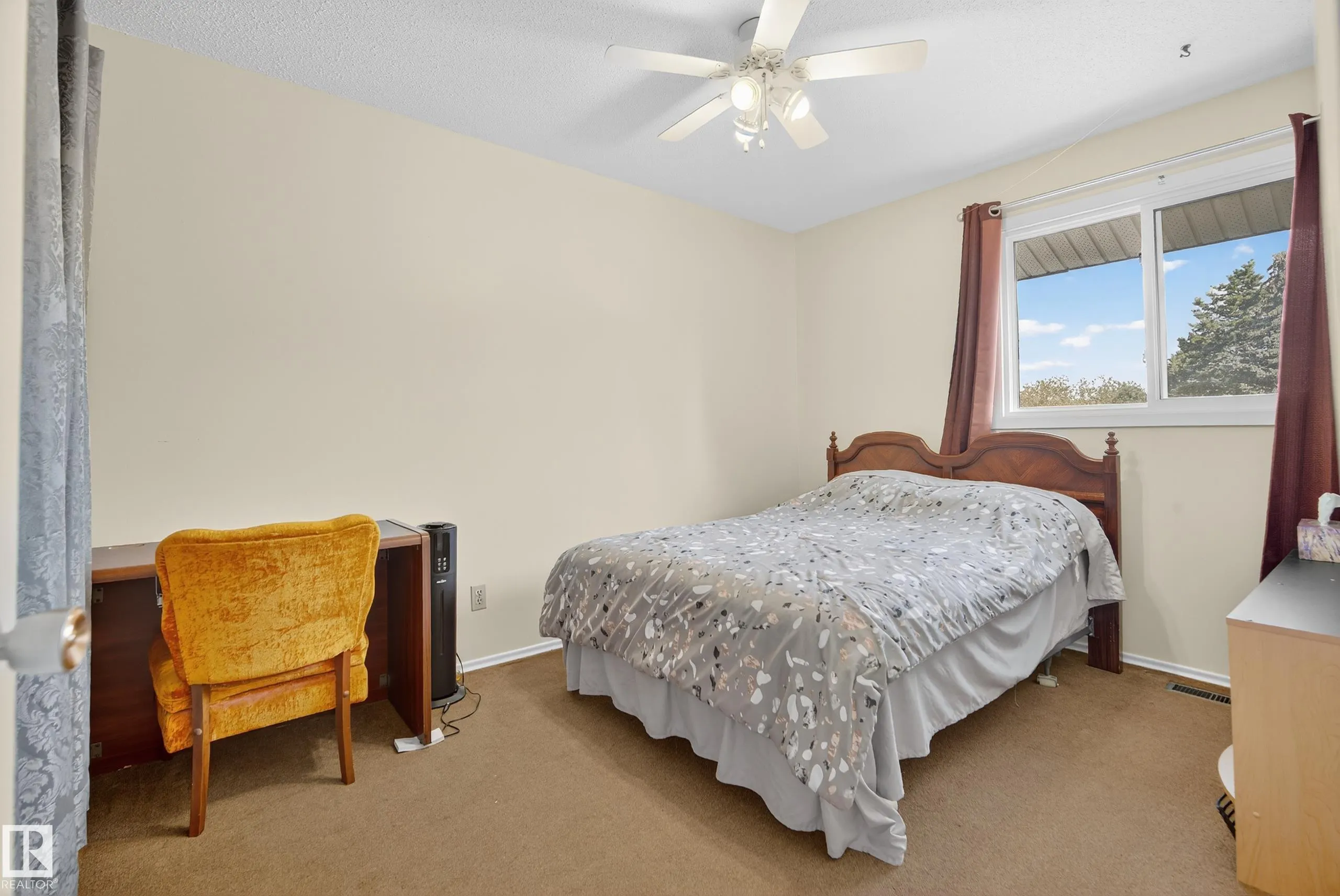 77 GRANDIN Village