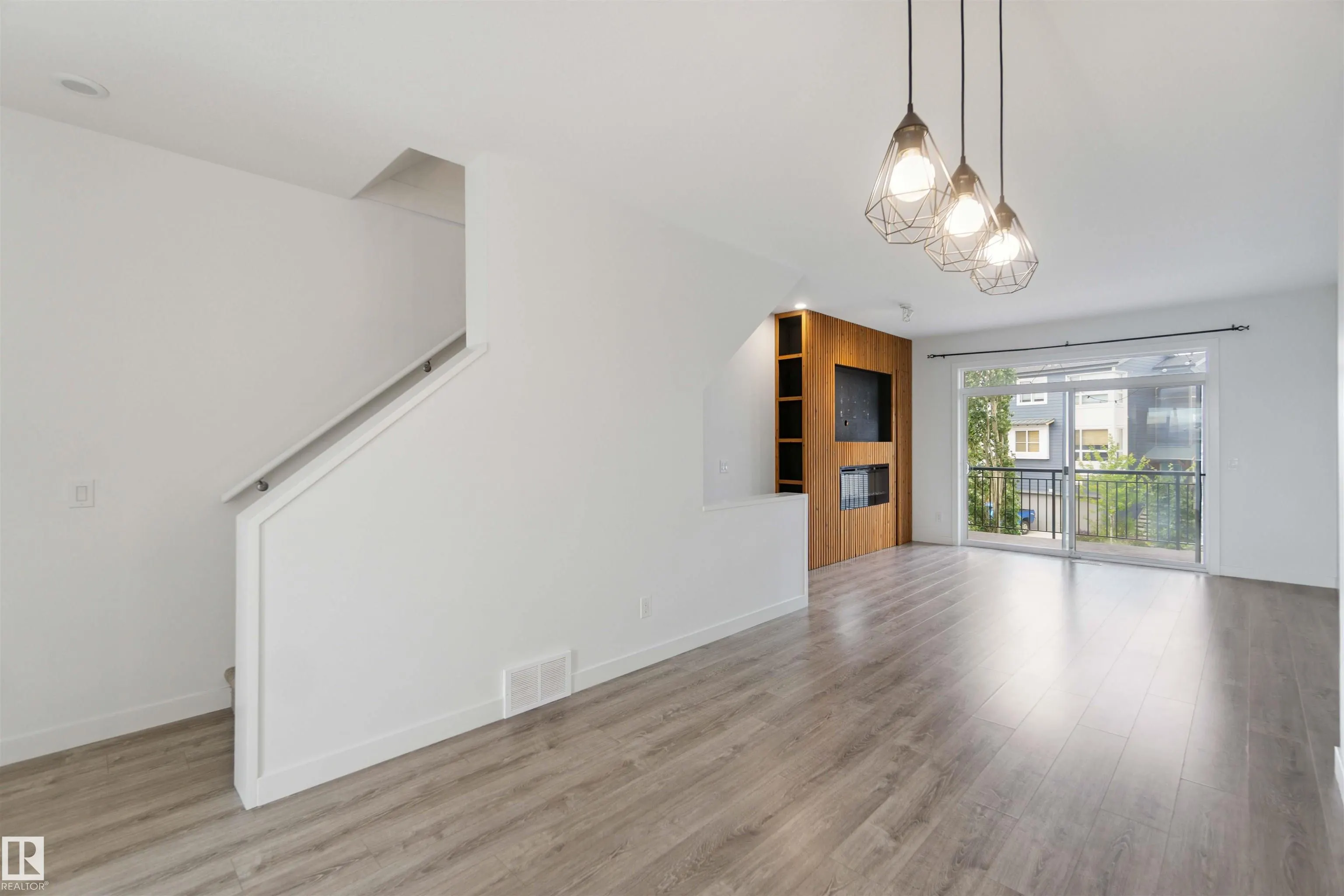 100 JENSEN LAKES Boulevard