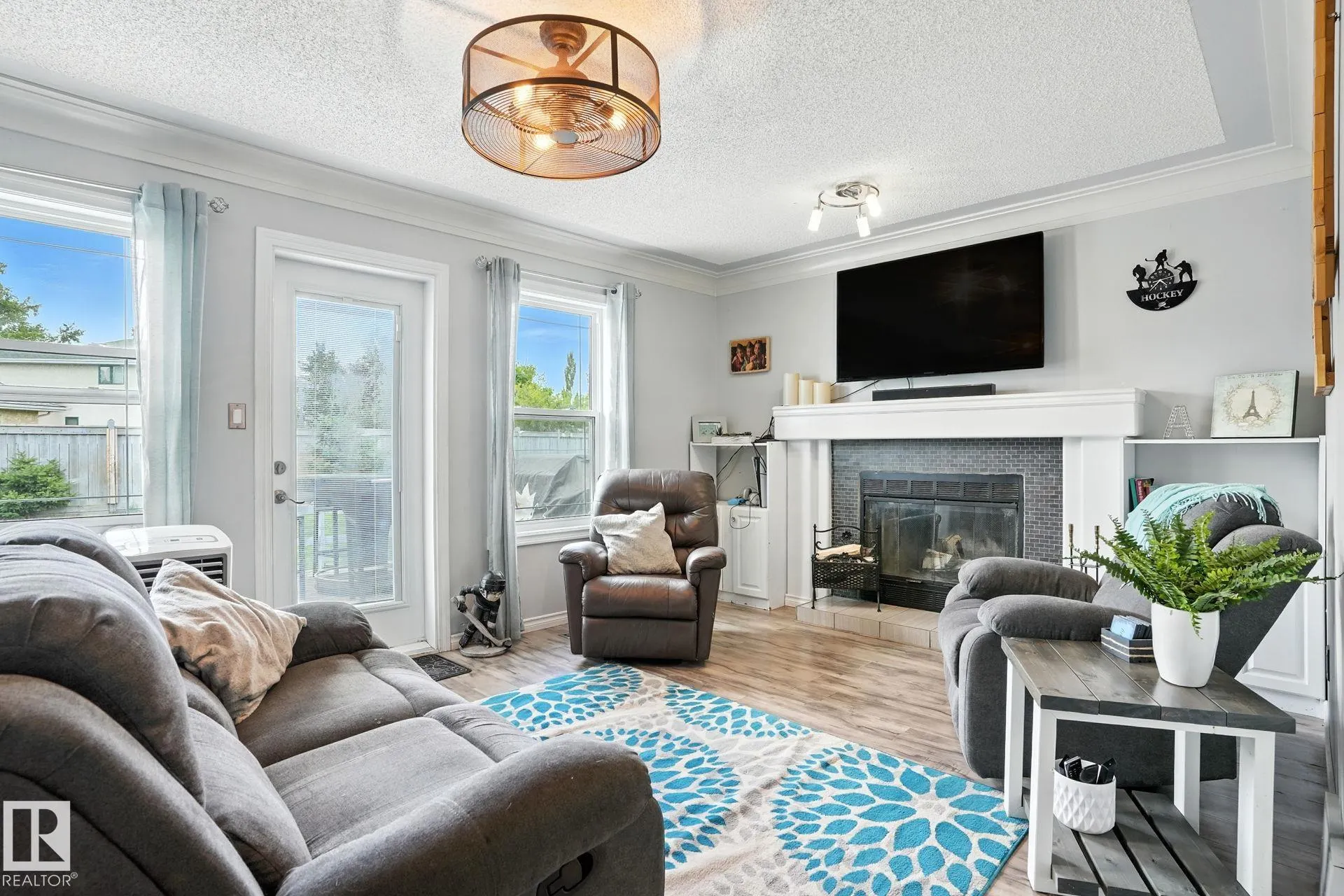 1031 JAMES Crescent
