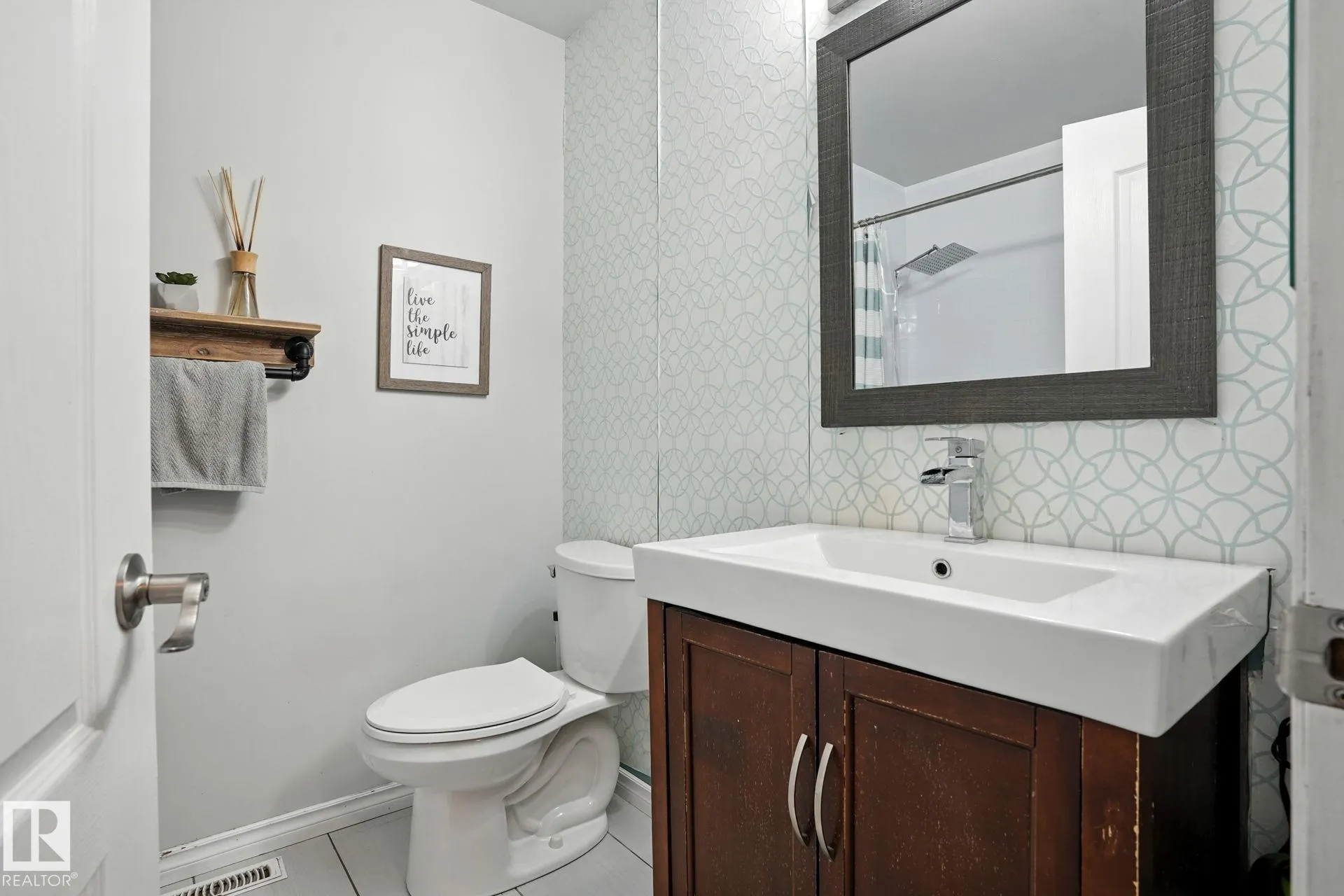 1031 JAMES Crescent