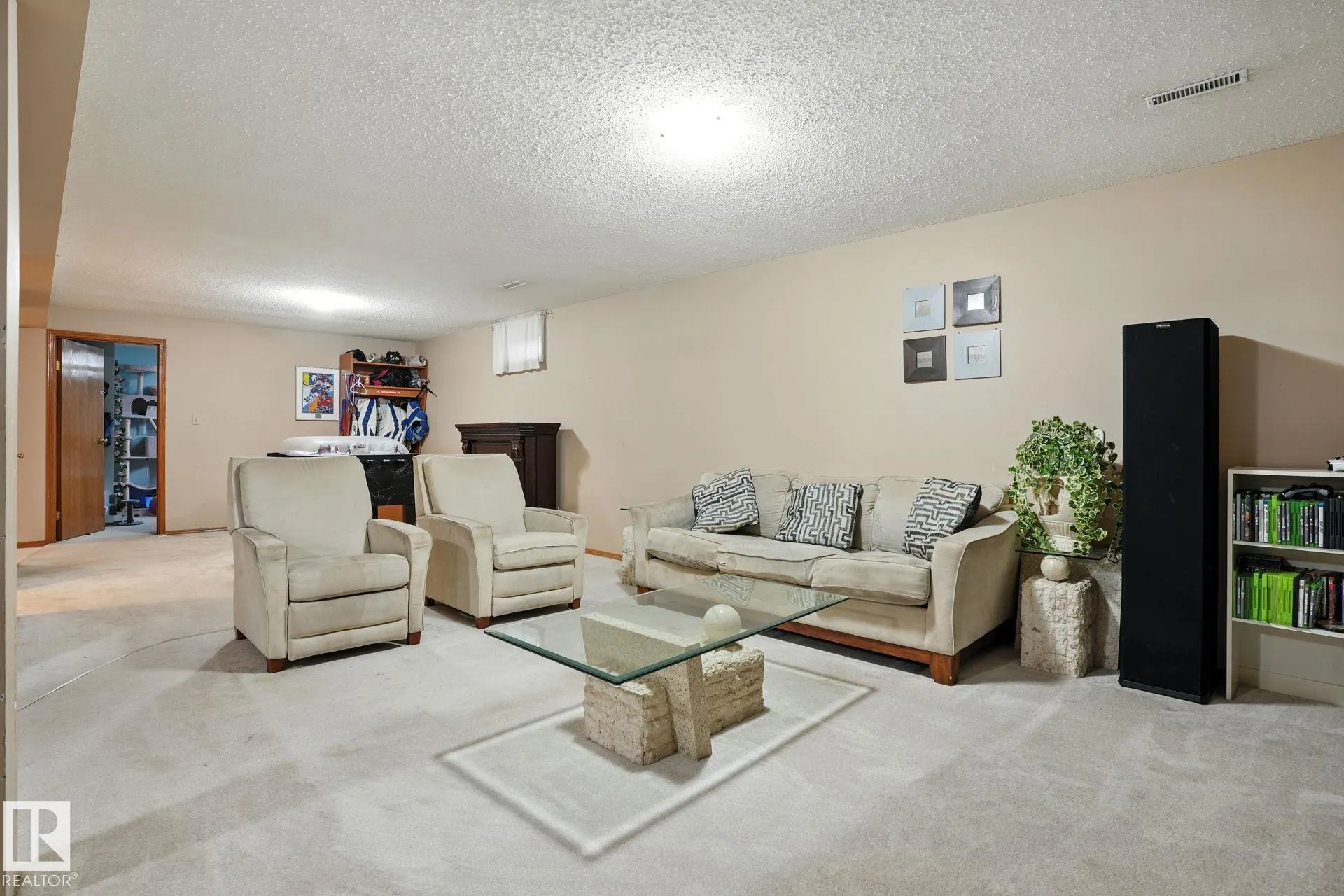 1031 JAMES Crescent