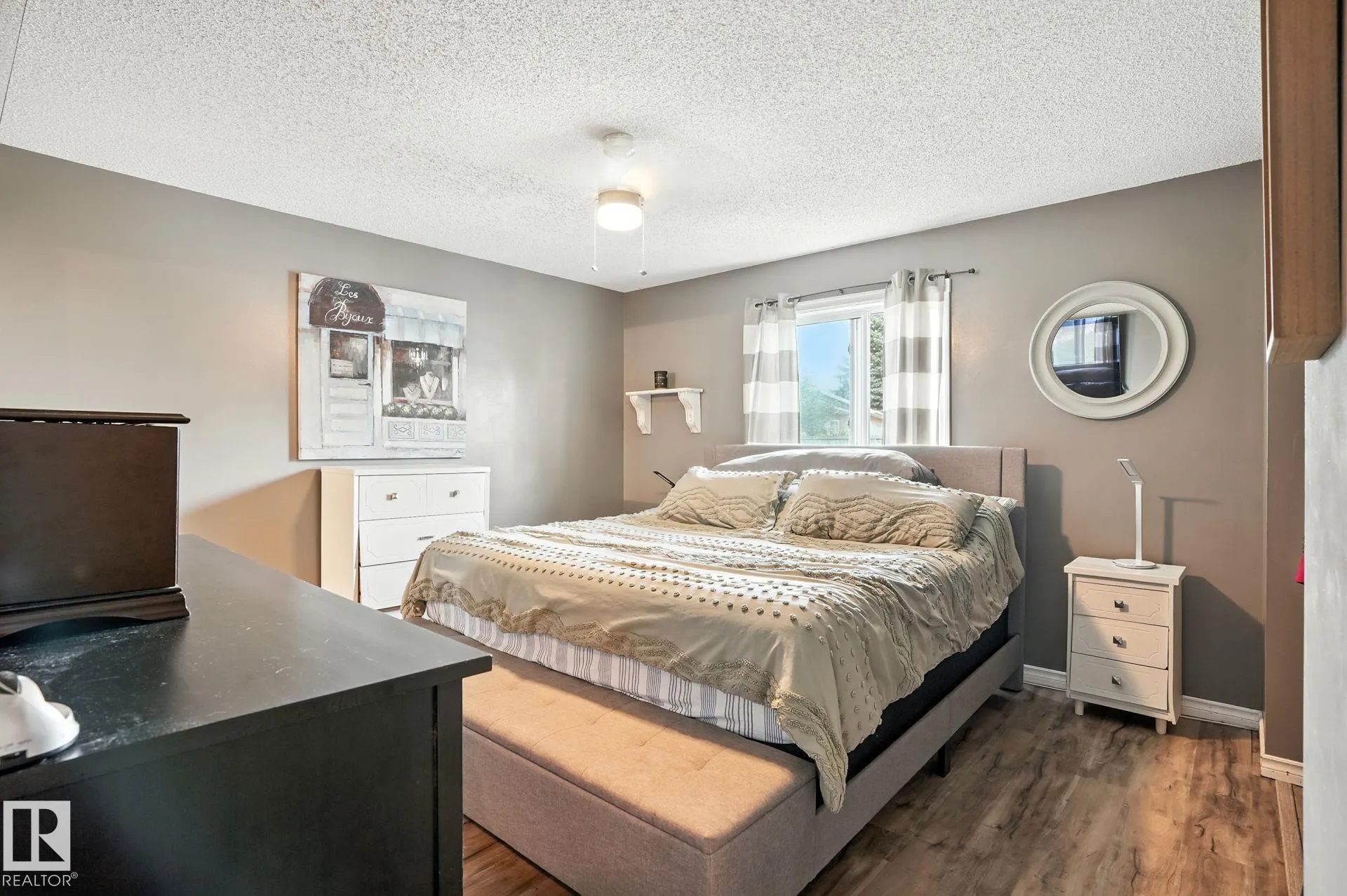 1031 JAMES Crescent