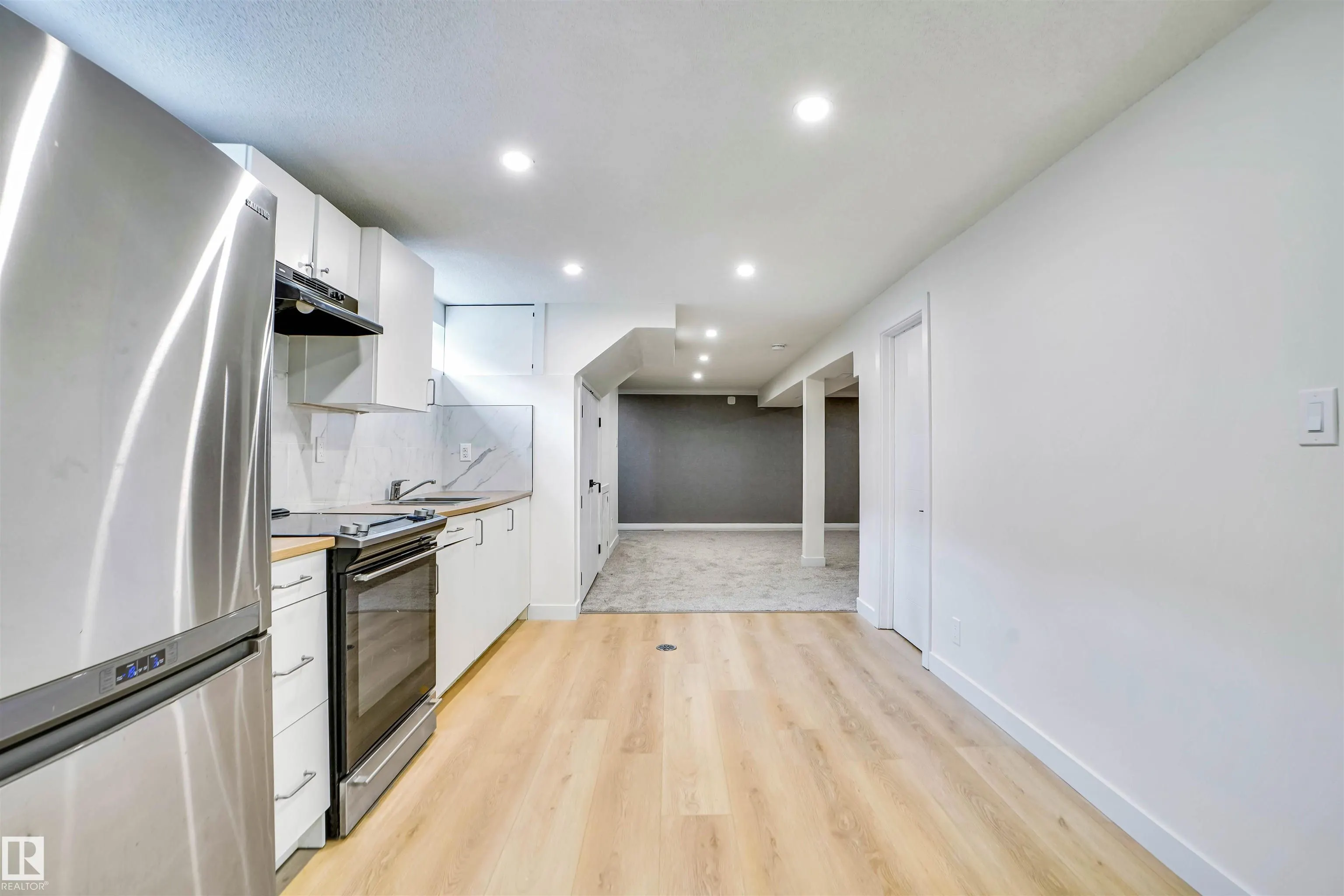3806 85 Street