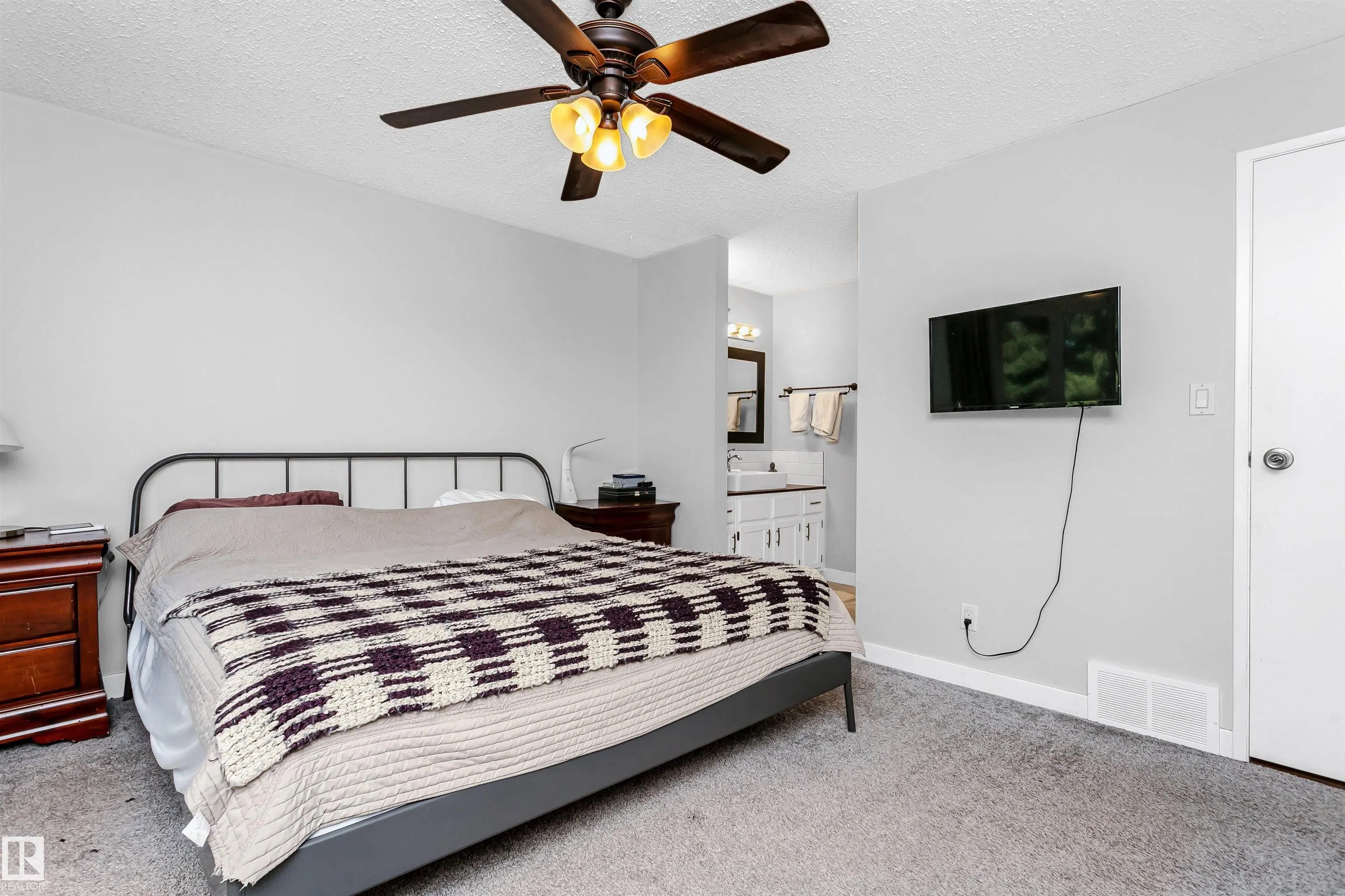 20 ASH Crescent