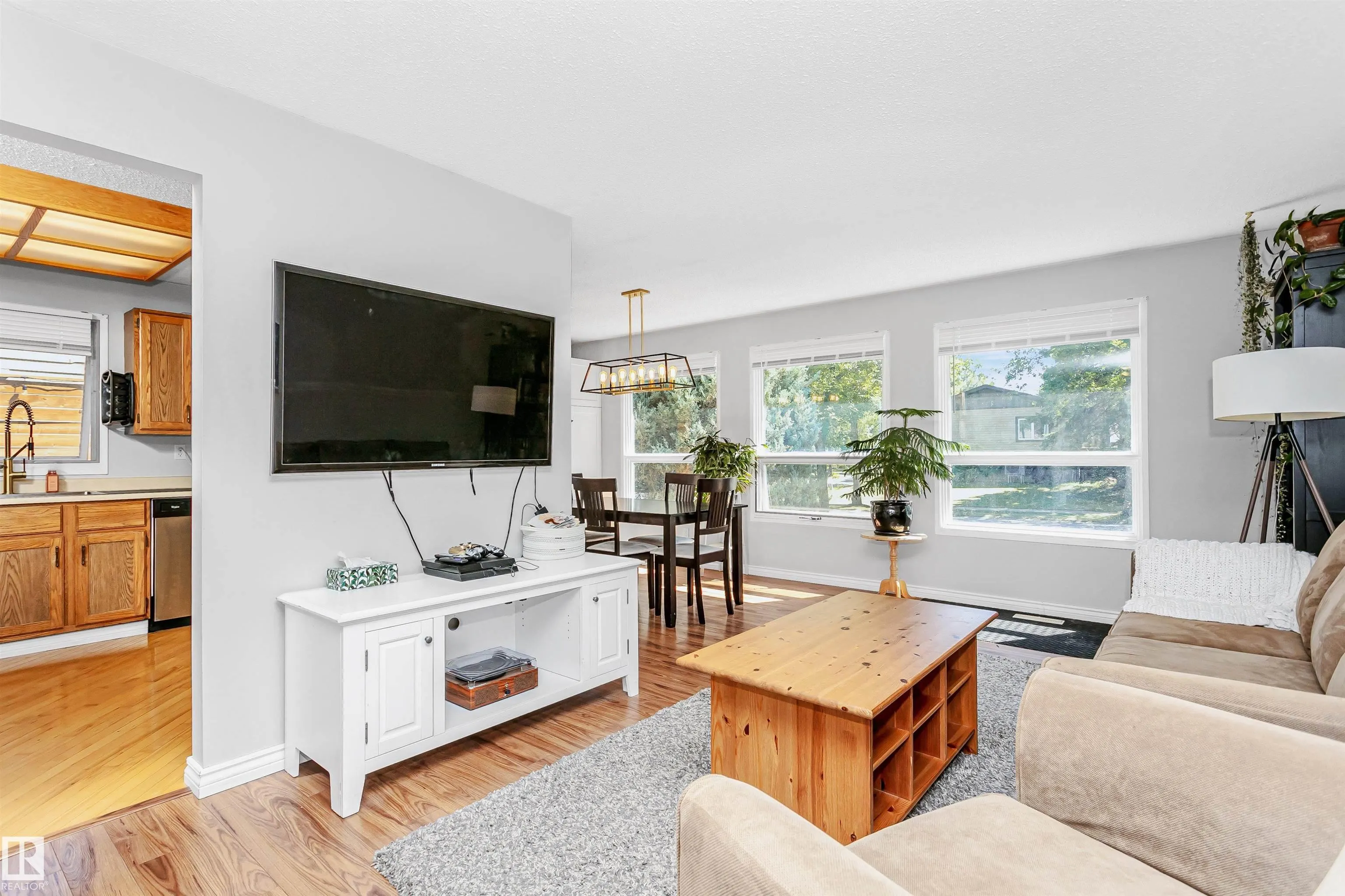 20 ASH Crescent