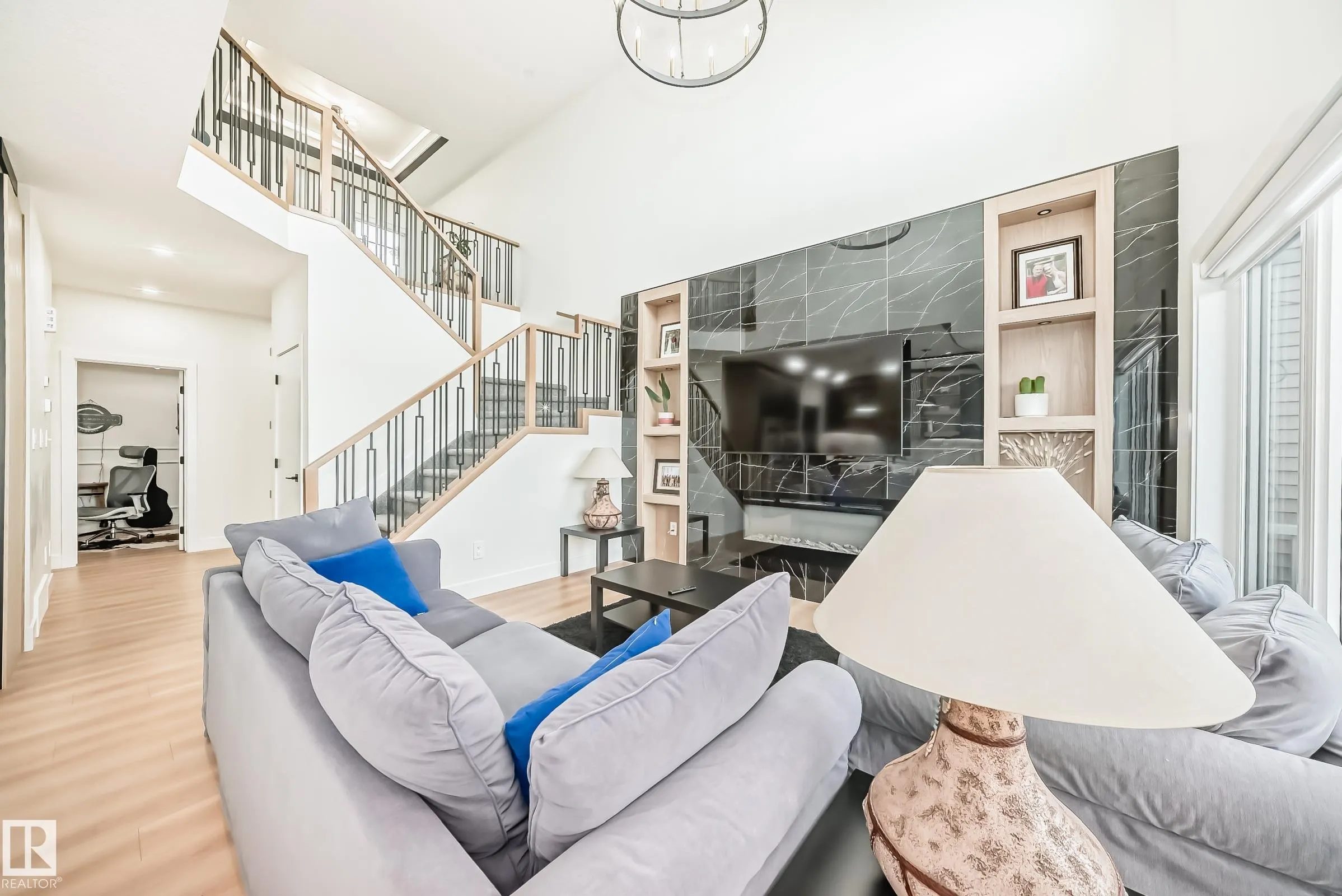 14 EDGEFIELD Way