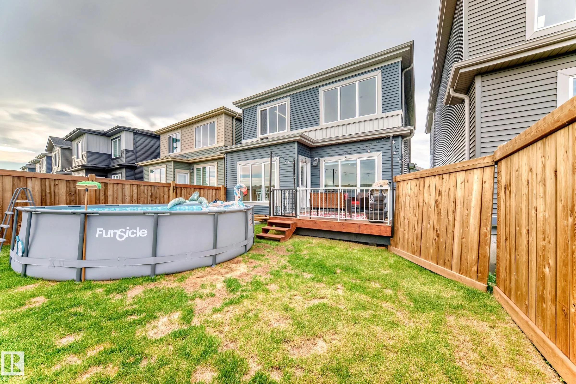 14 EDGEFIELD Way