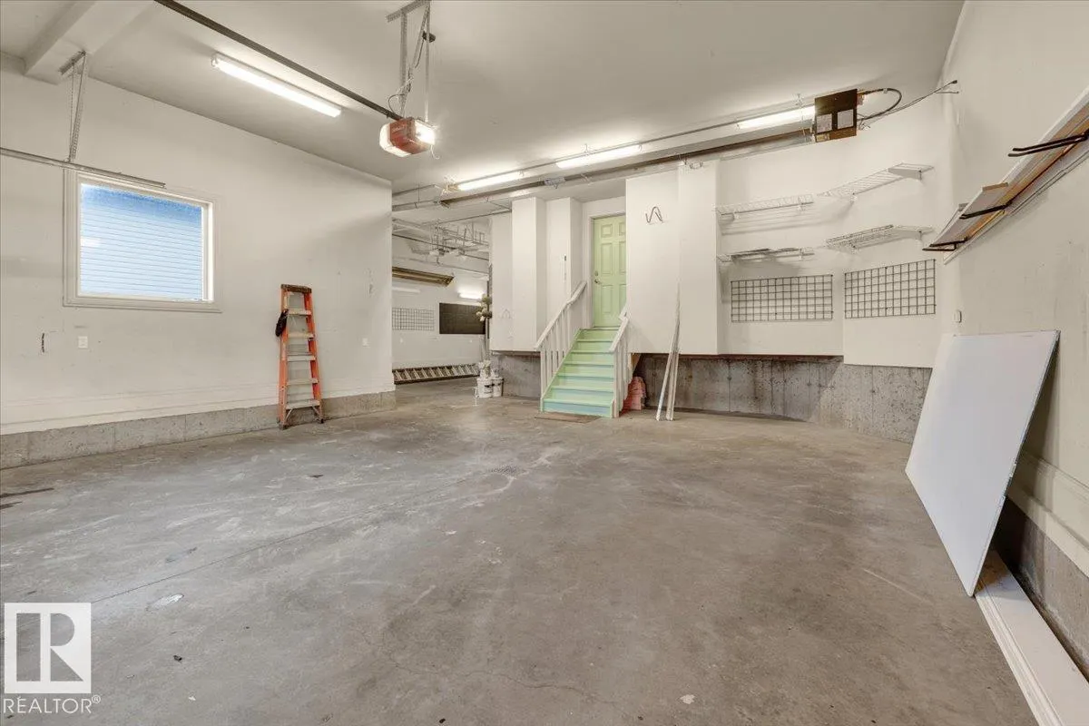27 KINGDOM Place