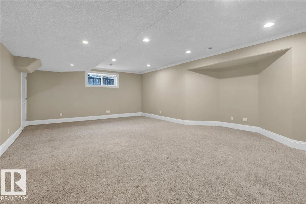 27 KINGDOM Place