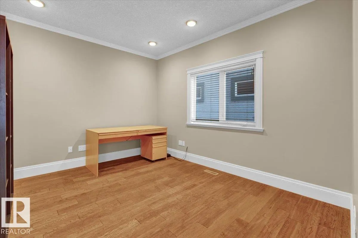 27 KINGDOM Place