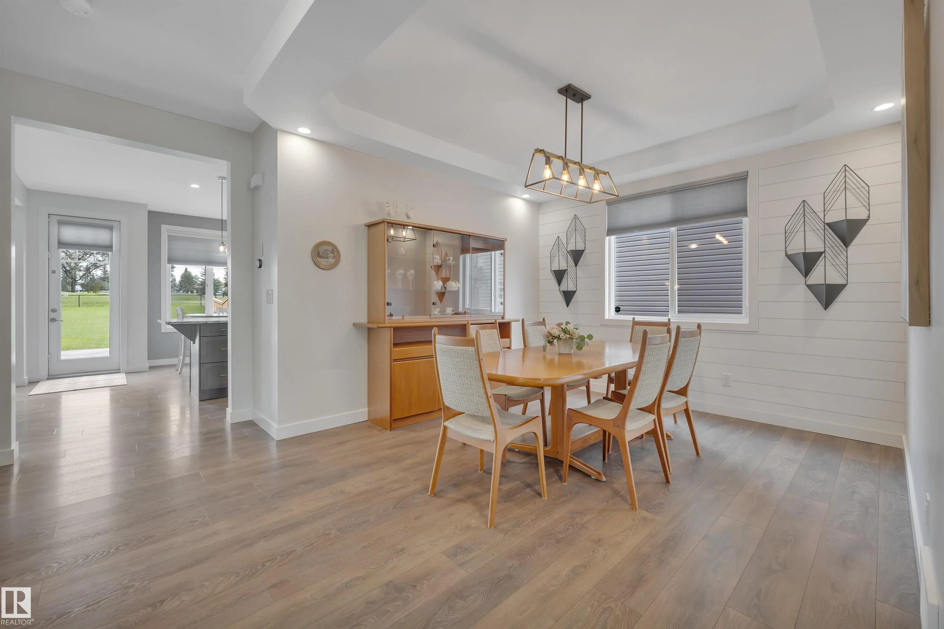 50 ROSEMOUNT Boulevard