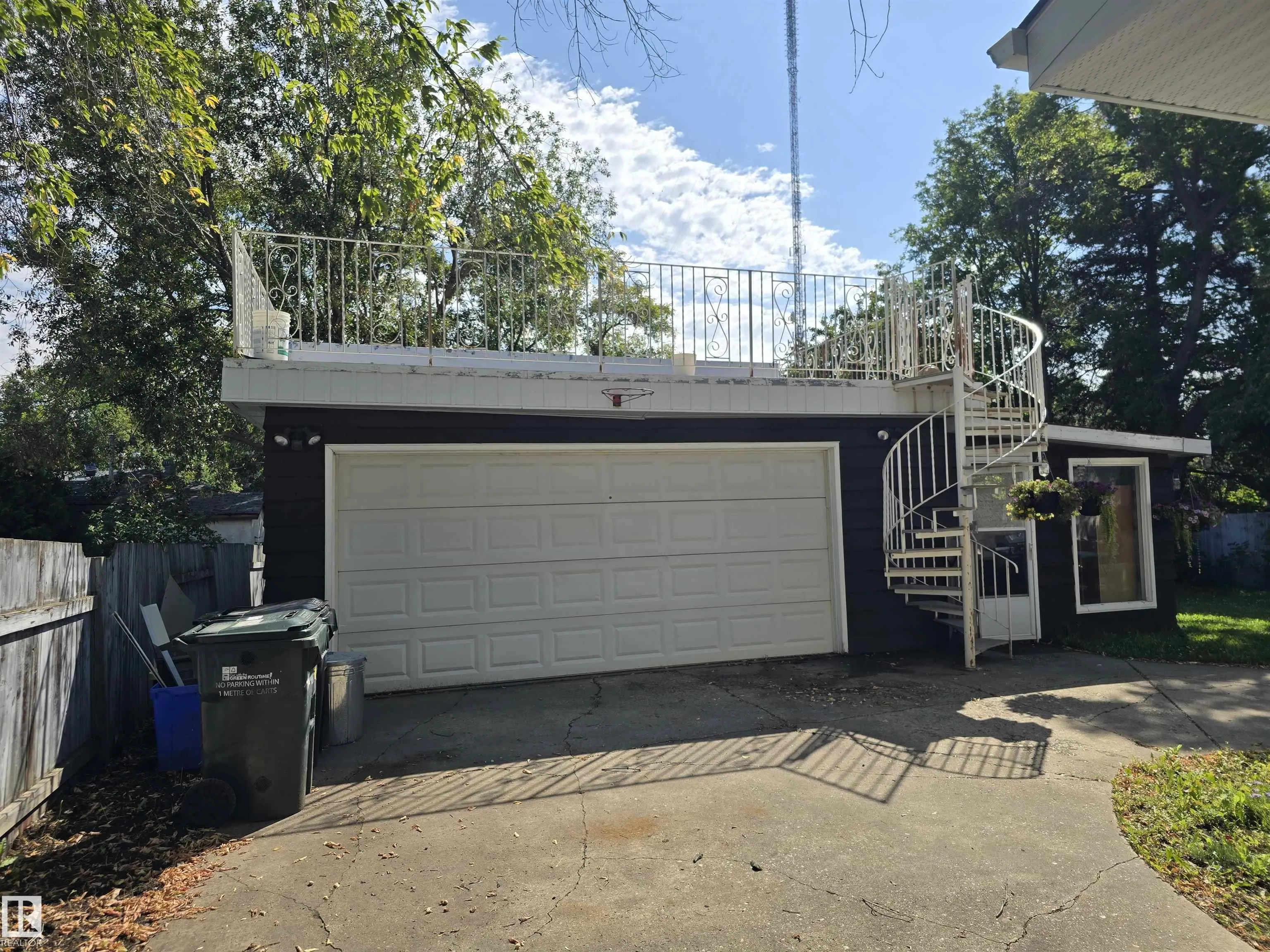 48 MEADOWOOD Crescent