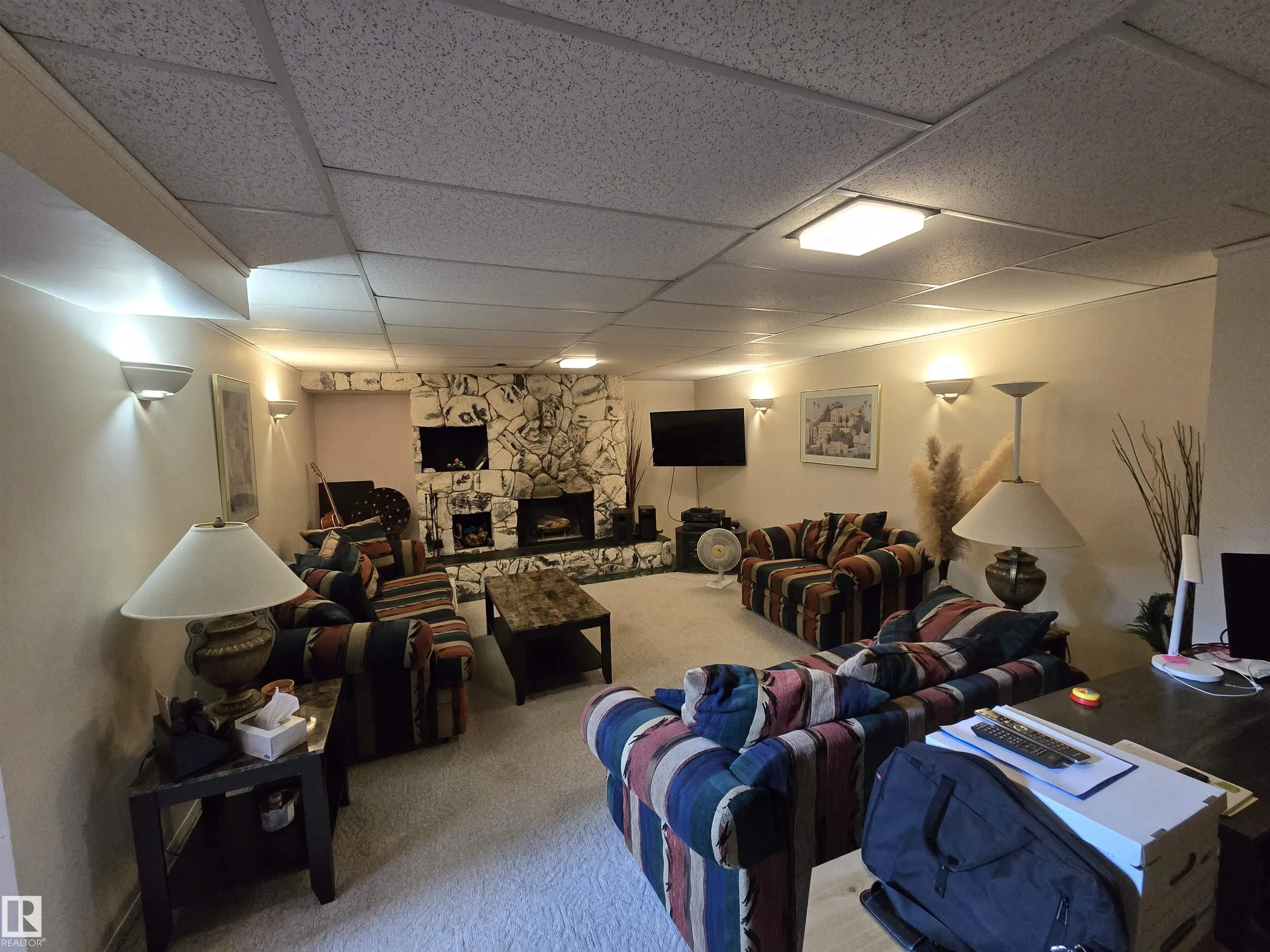 48 MEADOWOOD Crescent