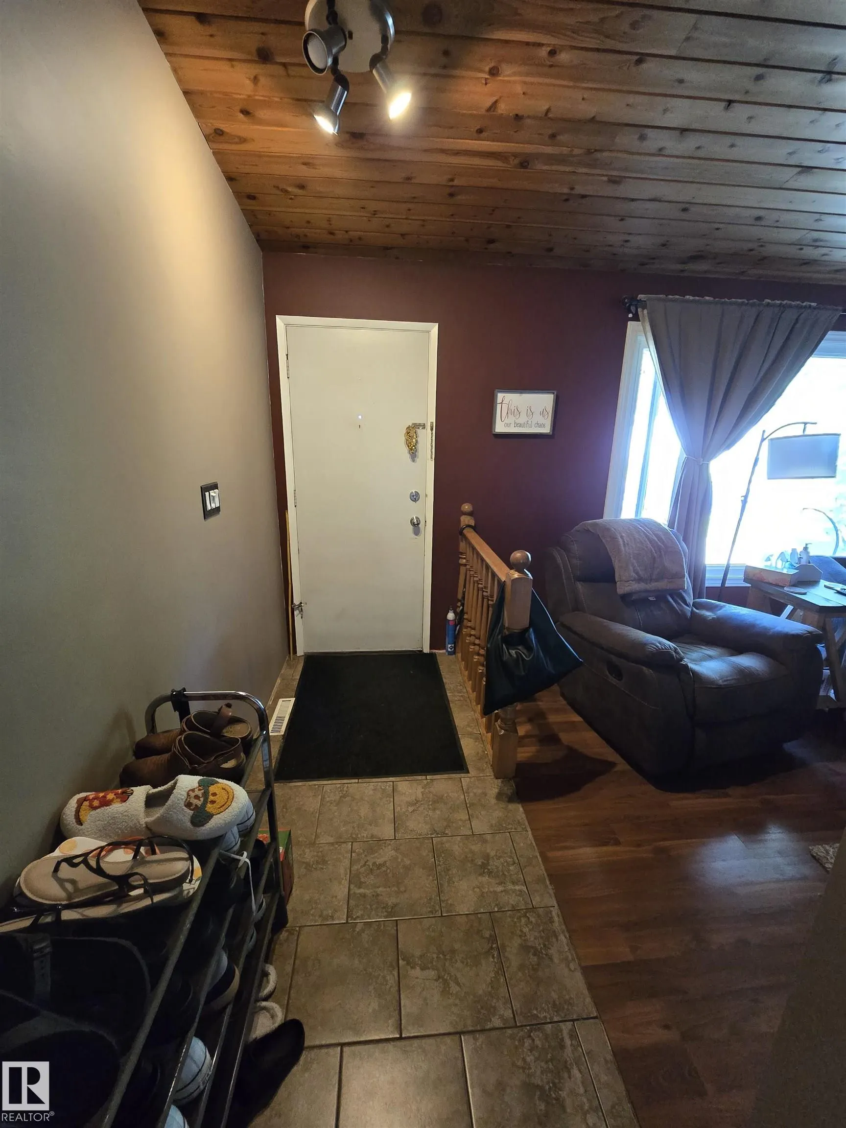 48 MEADOWOOD Crescent