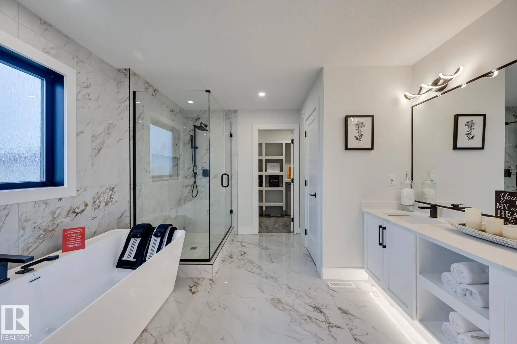 32 CANNES Cove