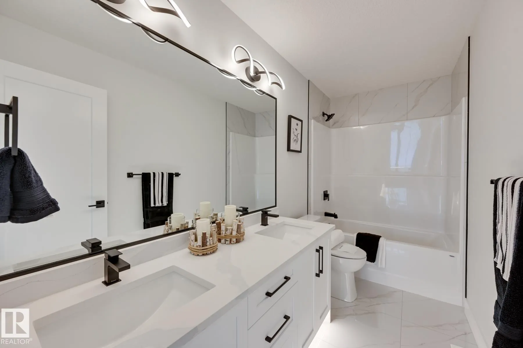 32 CANNES Cove