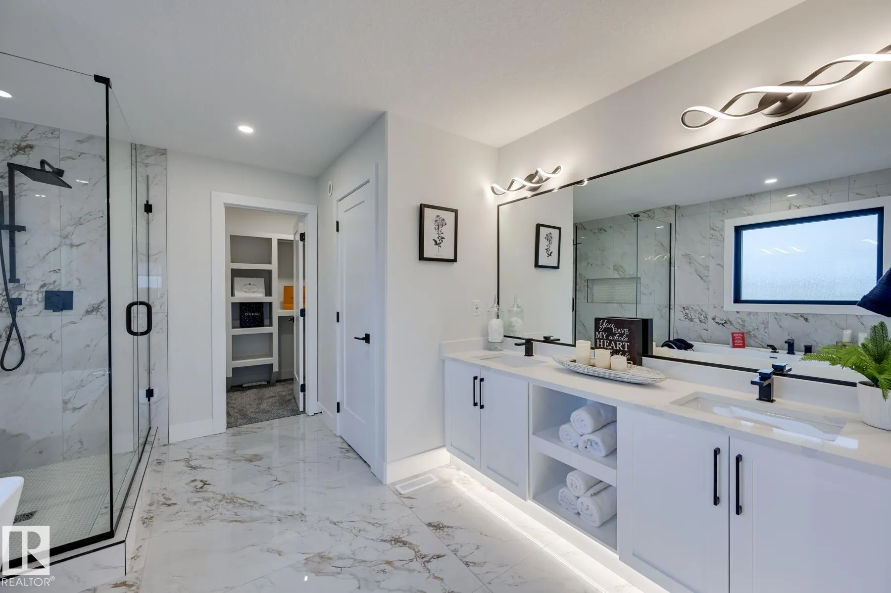 32 CANNES Cove