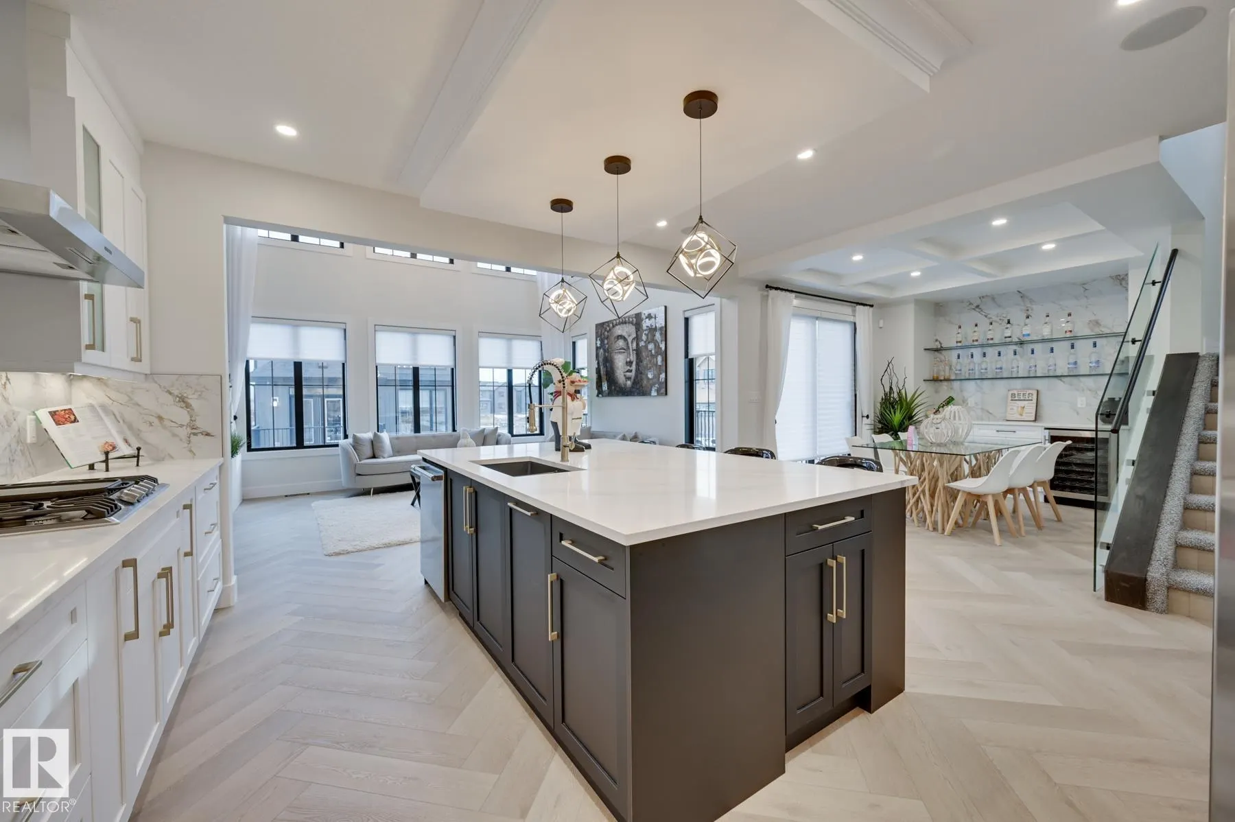 32 CANNES Cove