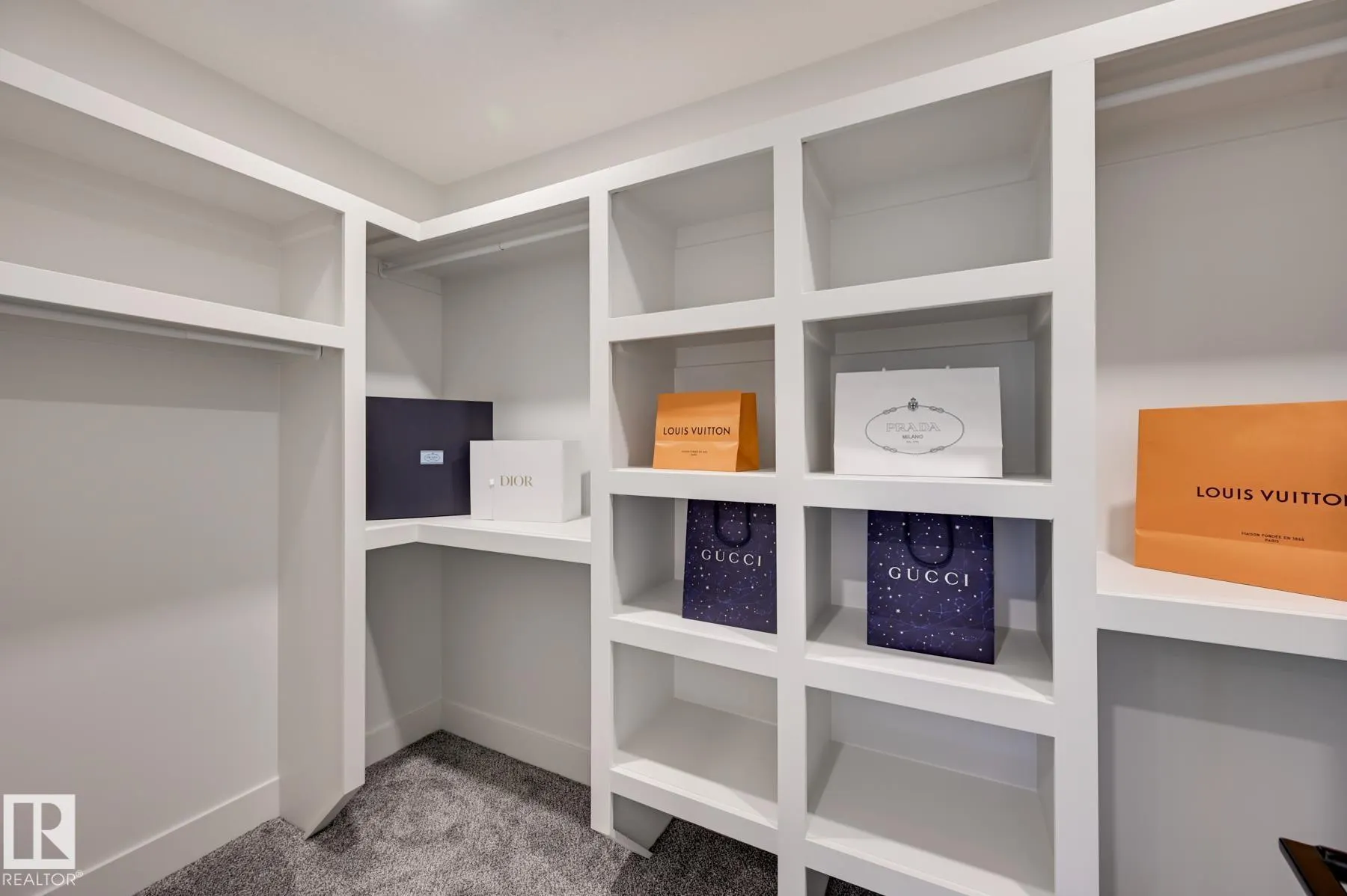 32 CANNES Cove