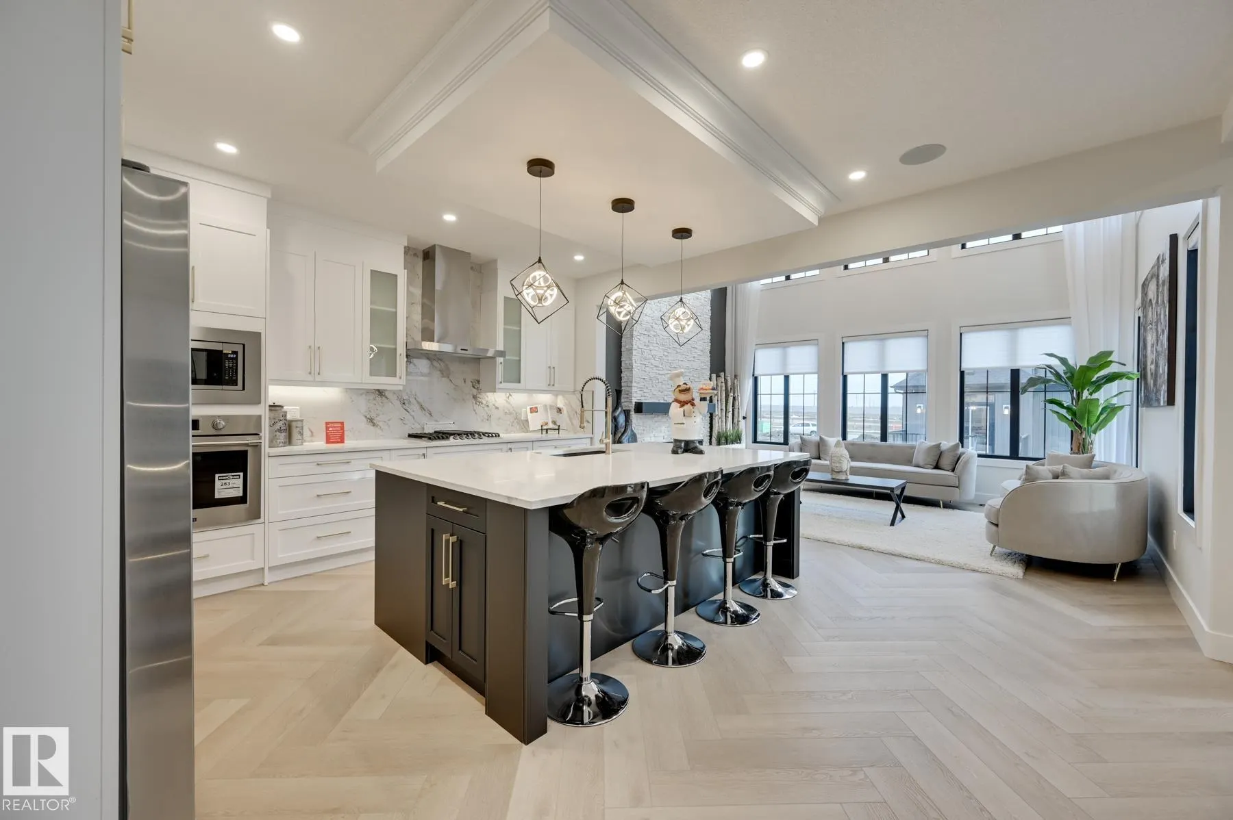 32 CANNES Cove