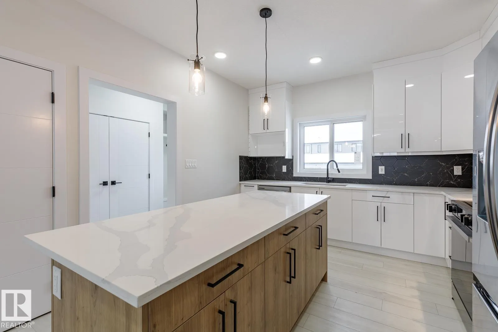 2109 Crossbill Lane