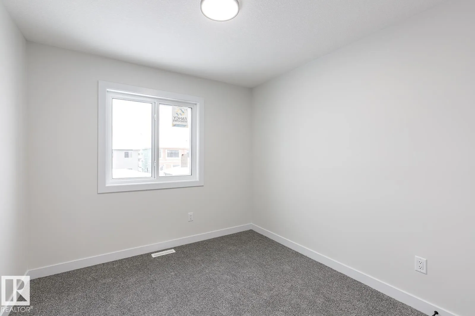 2109 Crossbill Lane