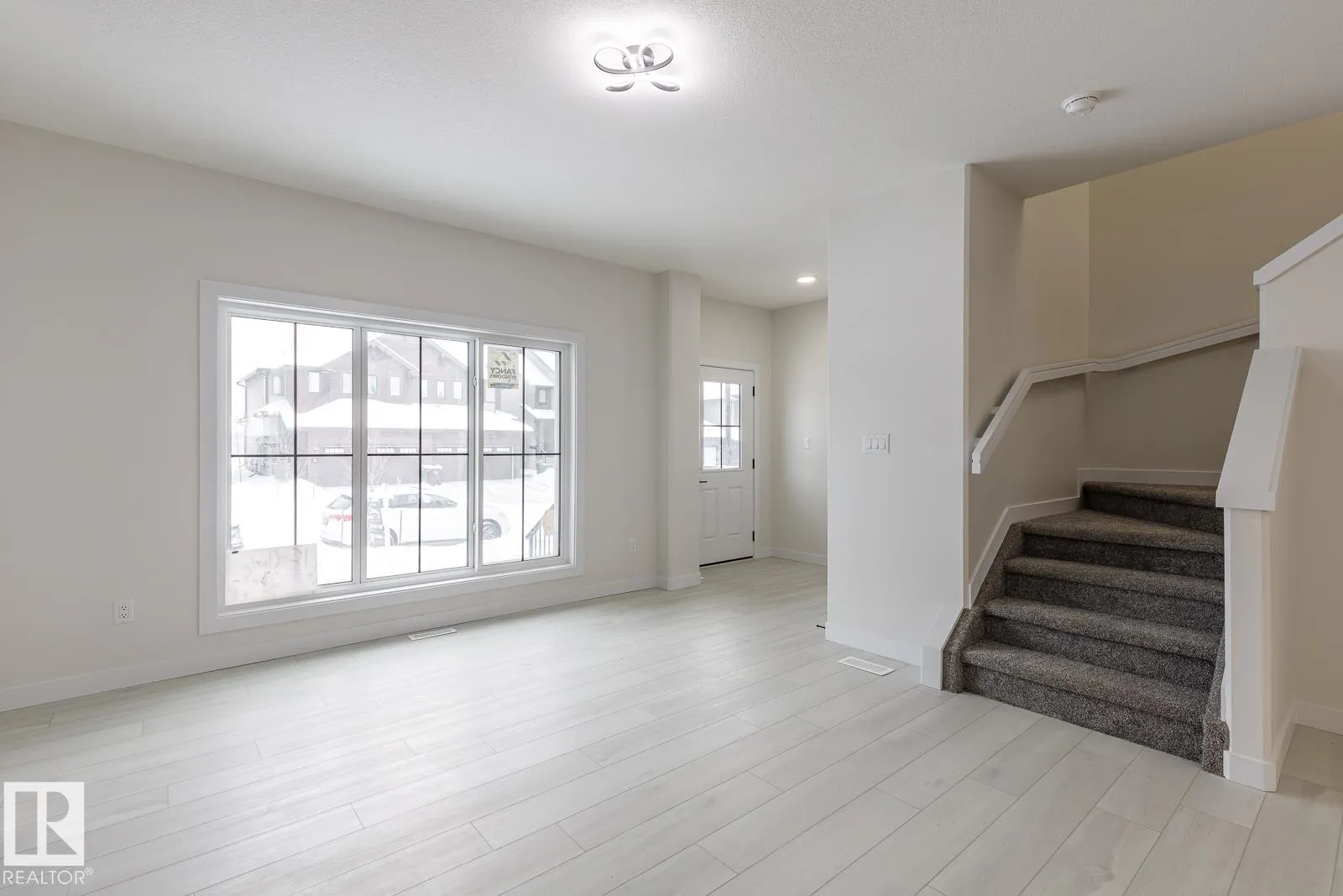 2109 Crossbill Lane