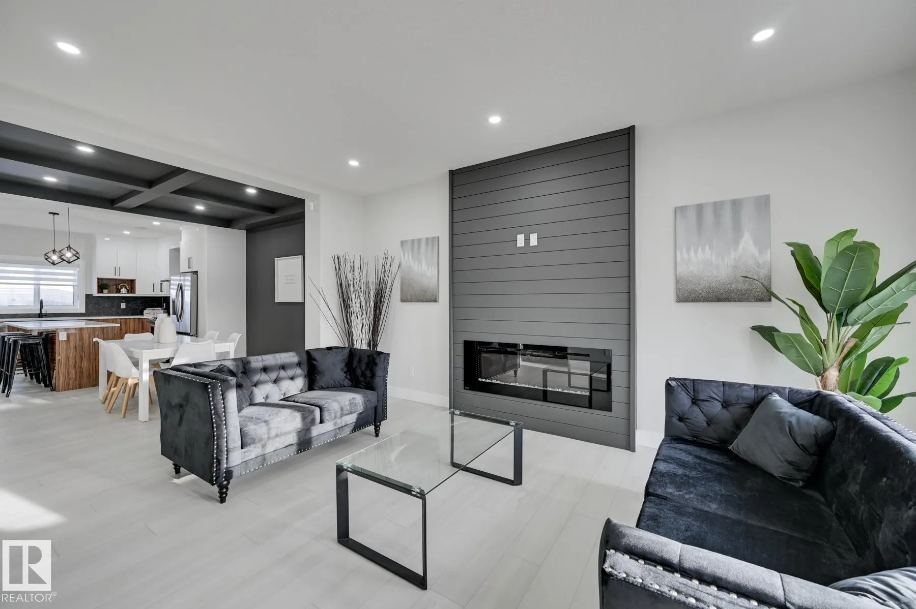 2111 Crossbill Lane