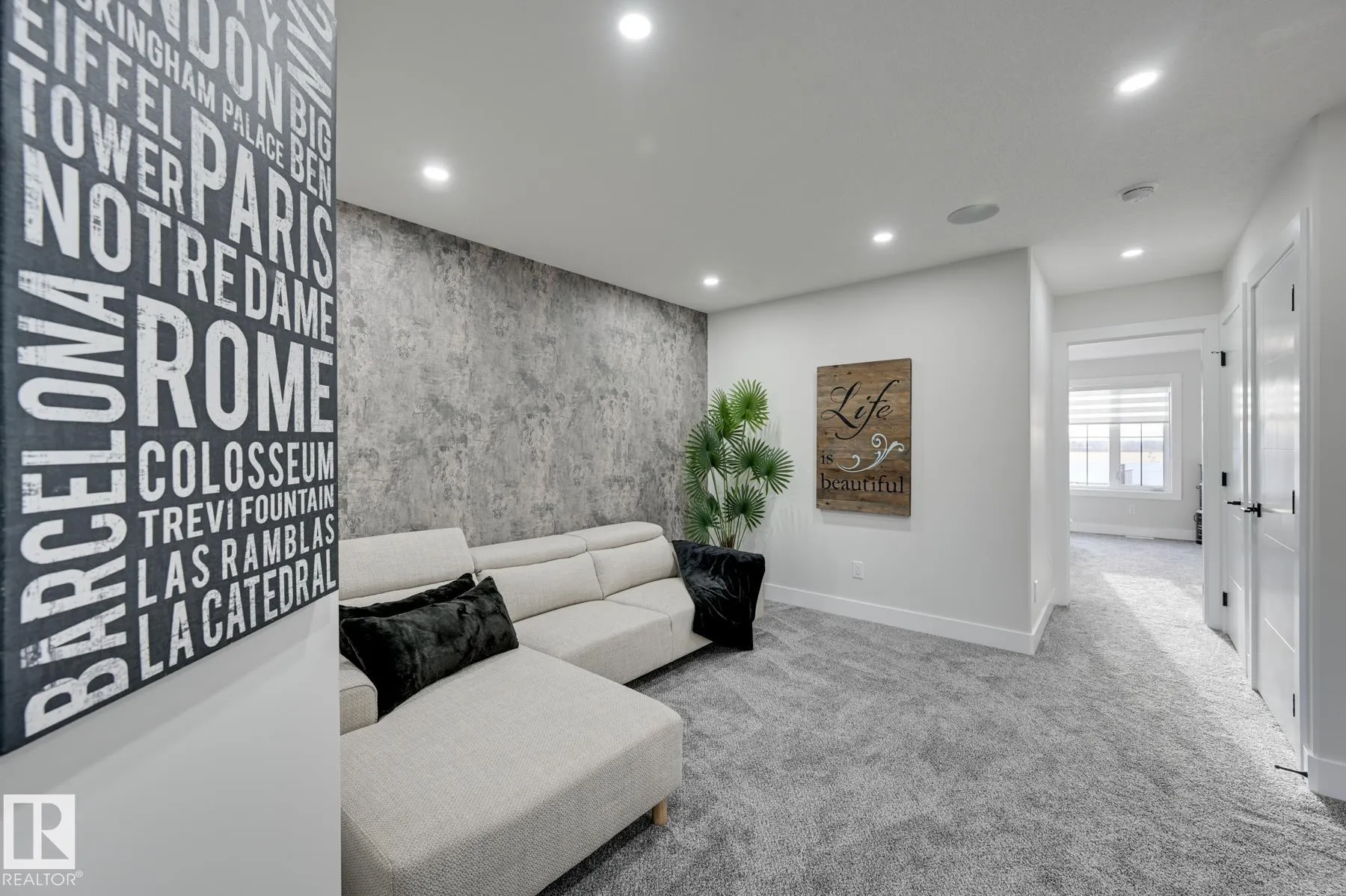 2111 Crossbill Lane