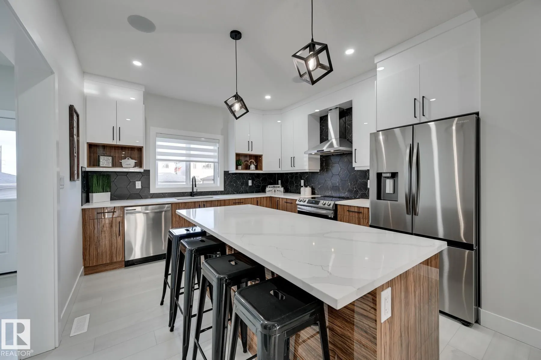2111 Crossbill Lane