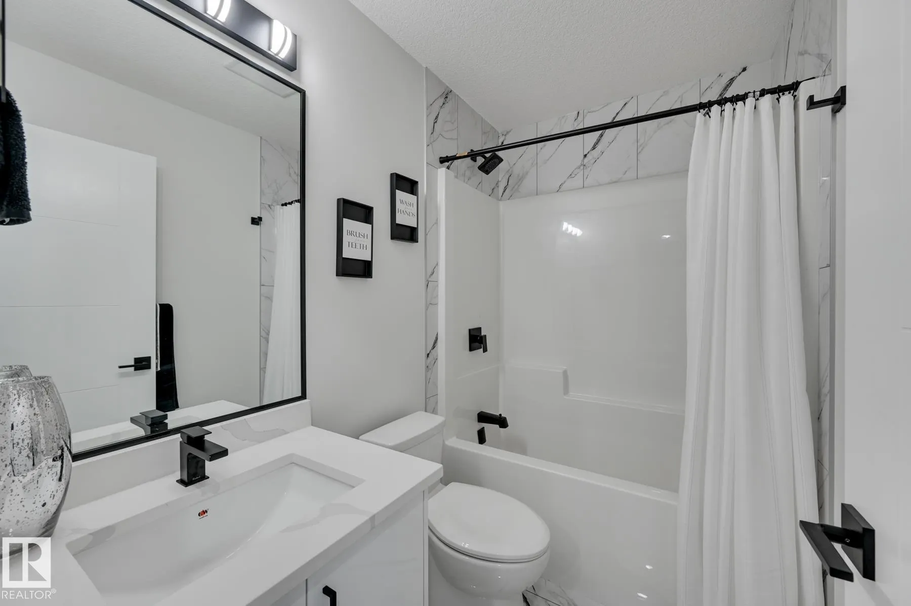 2111 Crossbill Lane