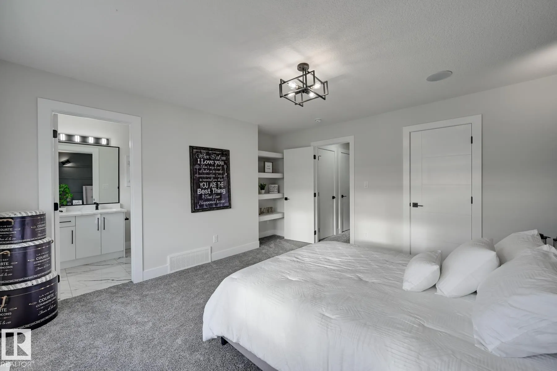 2111 Crossbill Lane