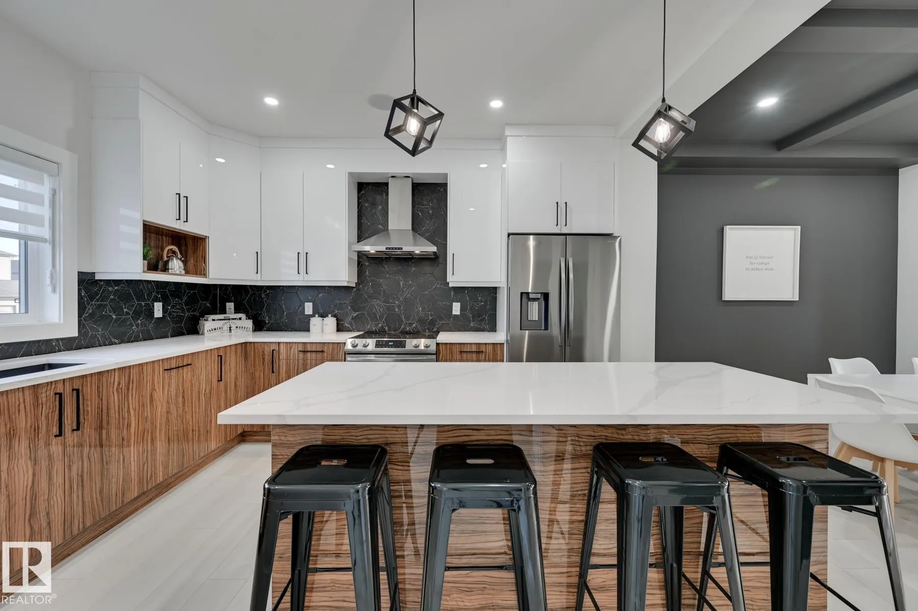 2111 Crossbill Lane