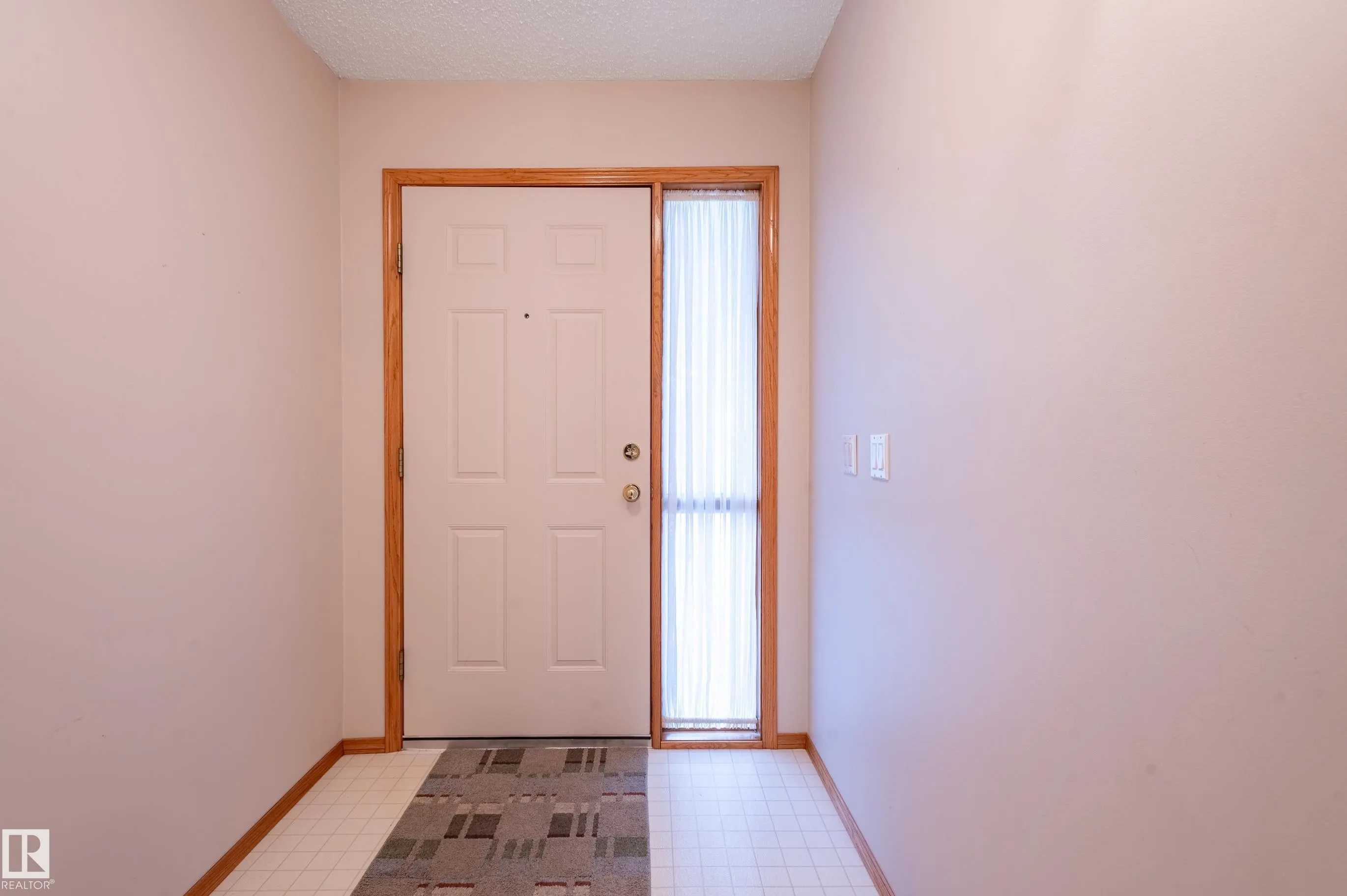 104 LAKESIDE Place
