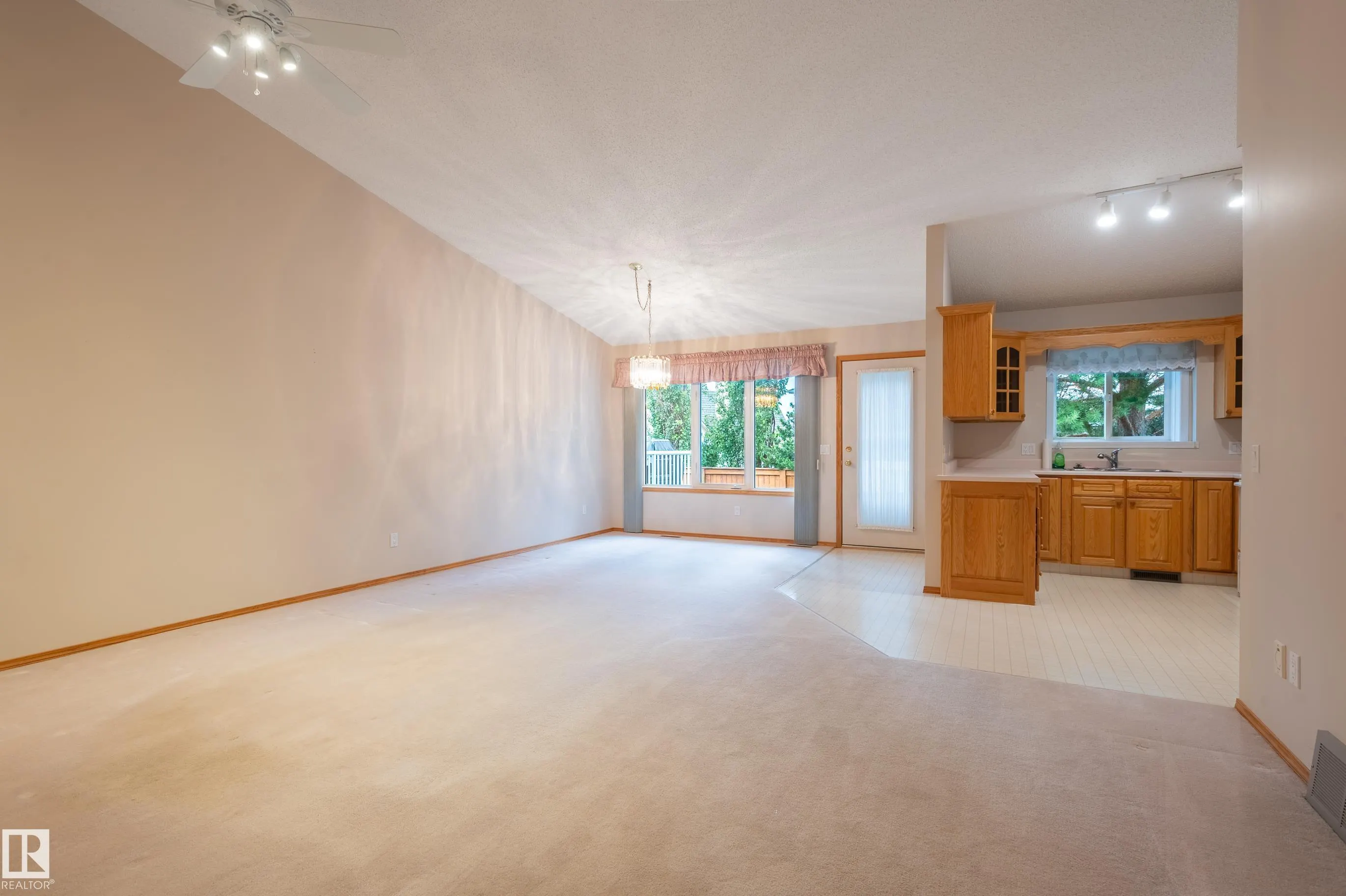 104 LAKESIDE Place