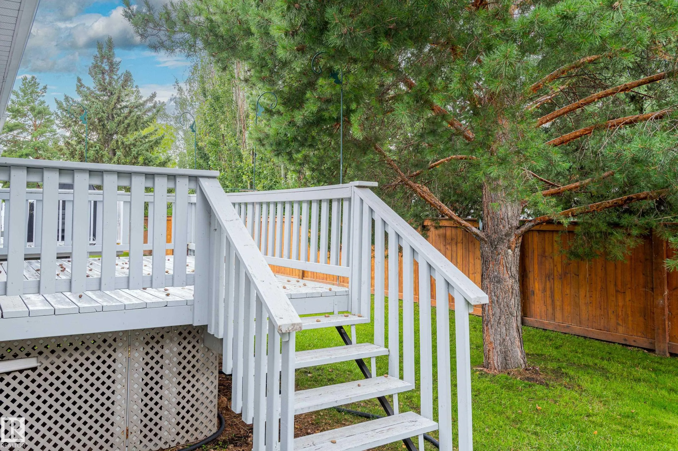 104 LAKESIDE Place