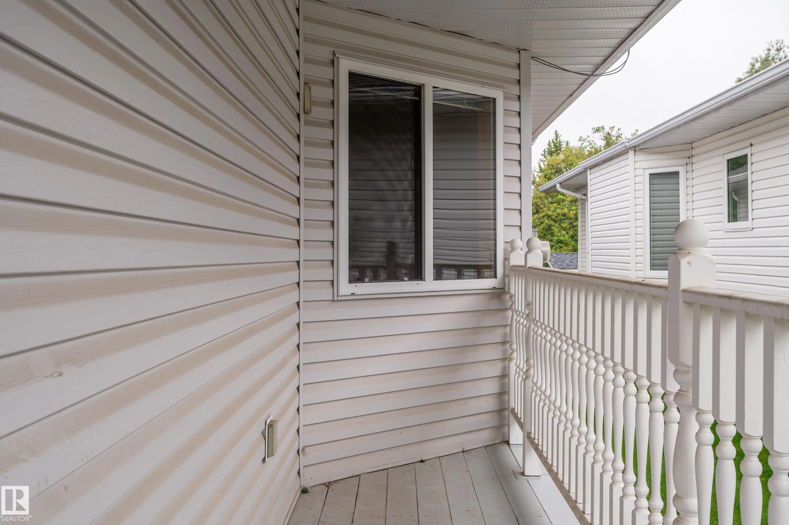 104 LAKESIDE Place