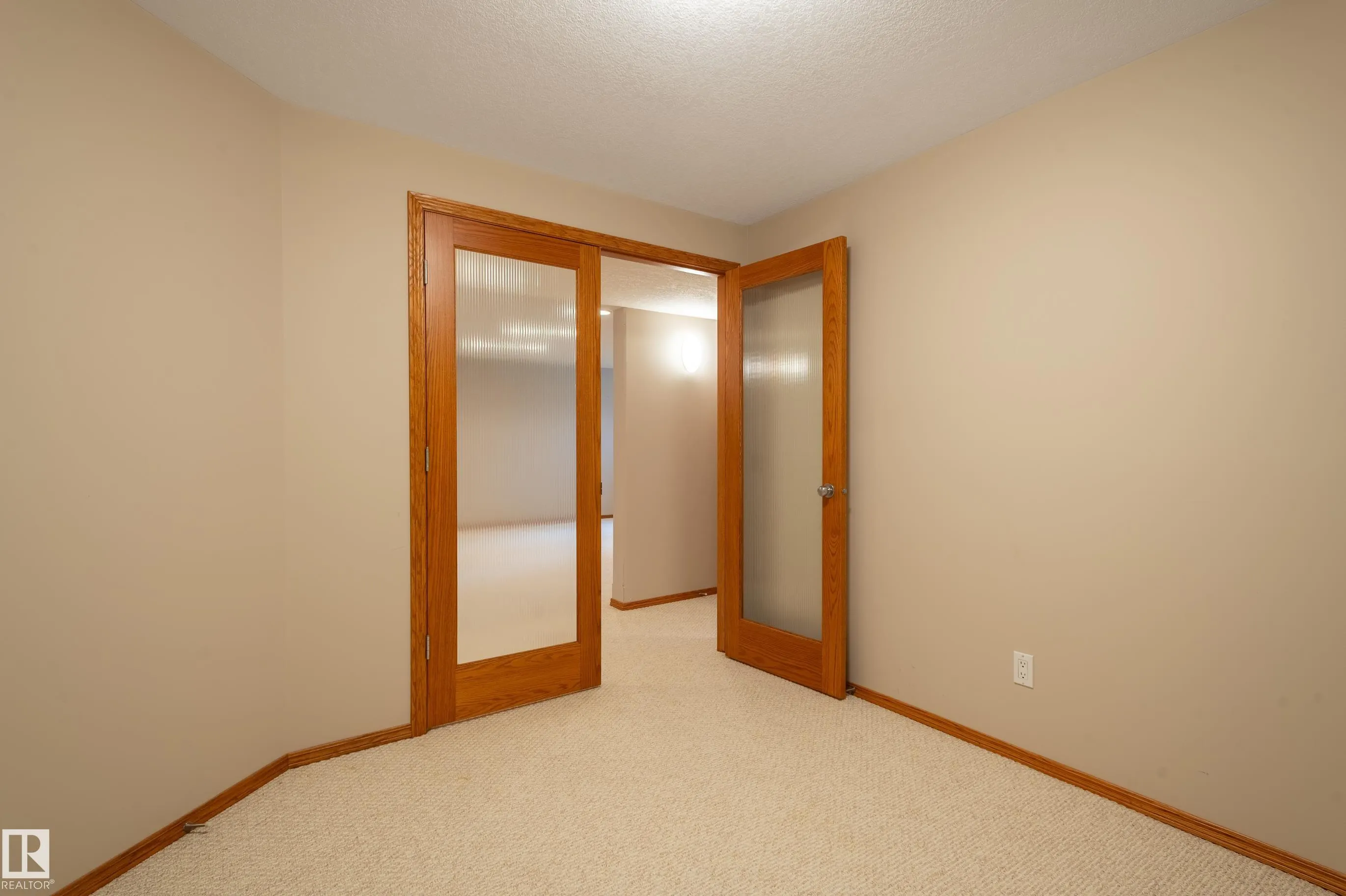104 LAKESIDE Place