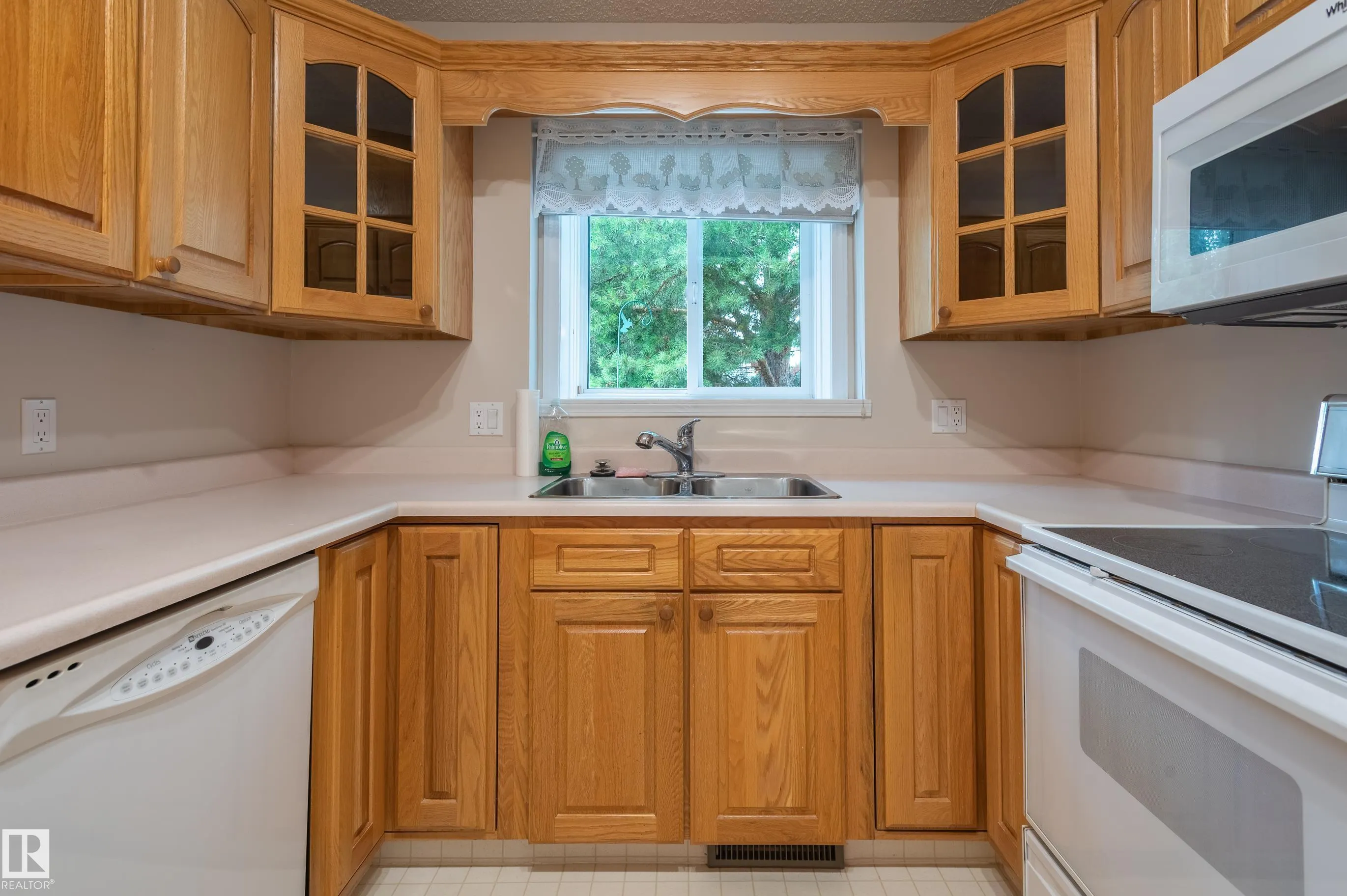 104 LAKESIDE Place