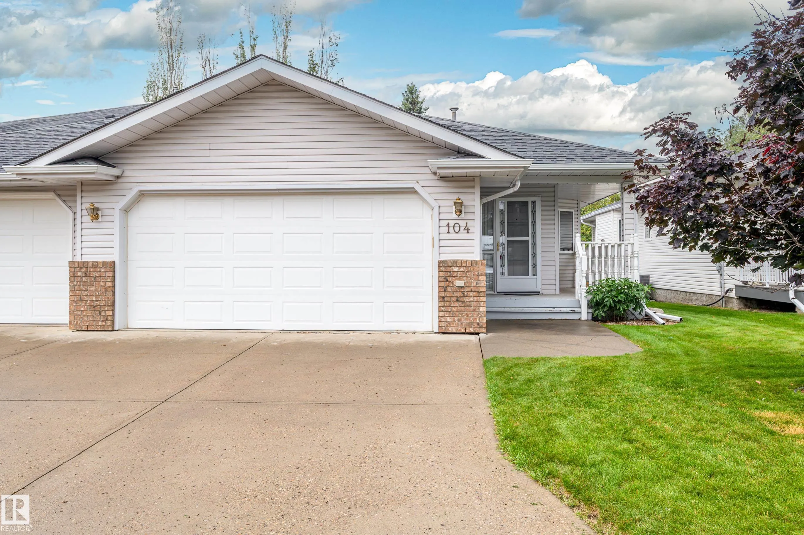 104 LAKESIDE Place