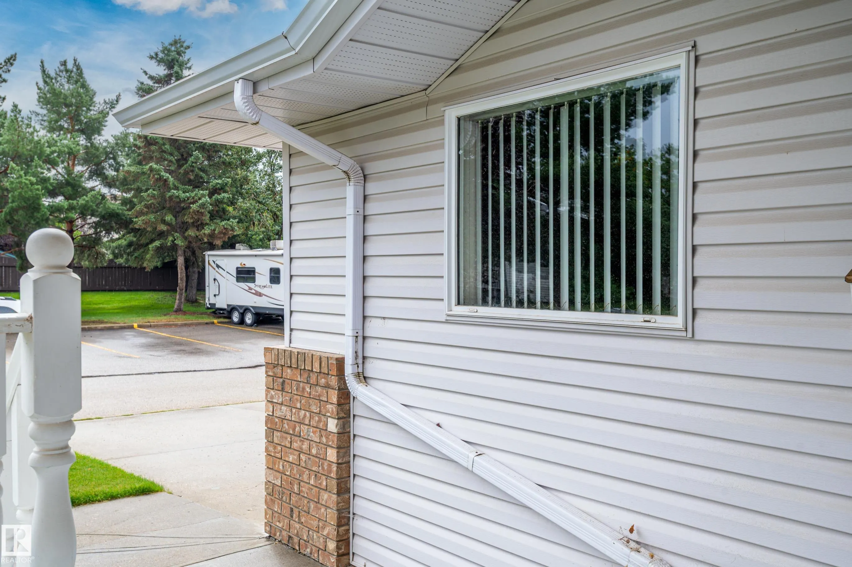 104 LAKESIDE Place