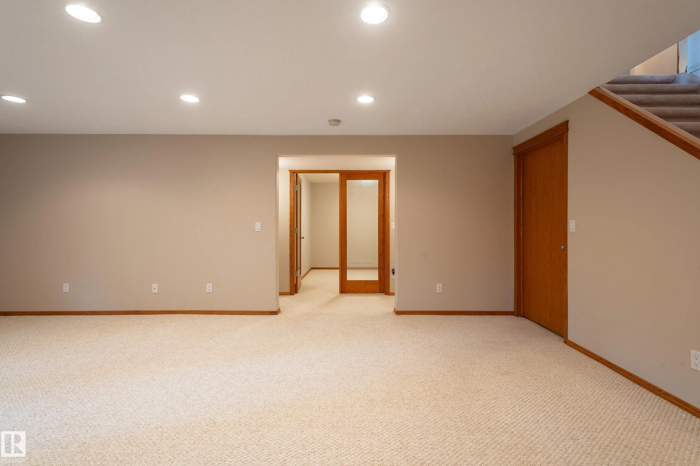 104 LAKESIDE Place