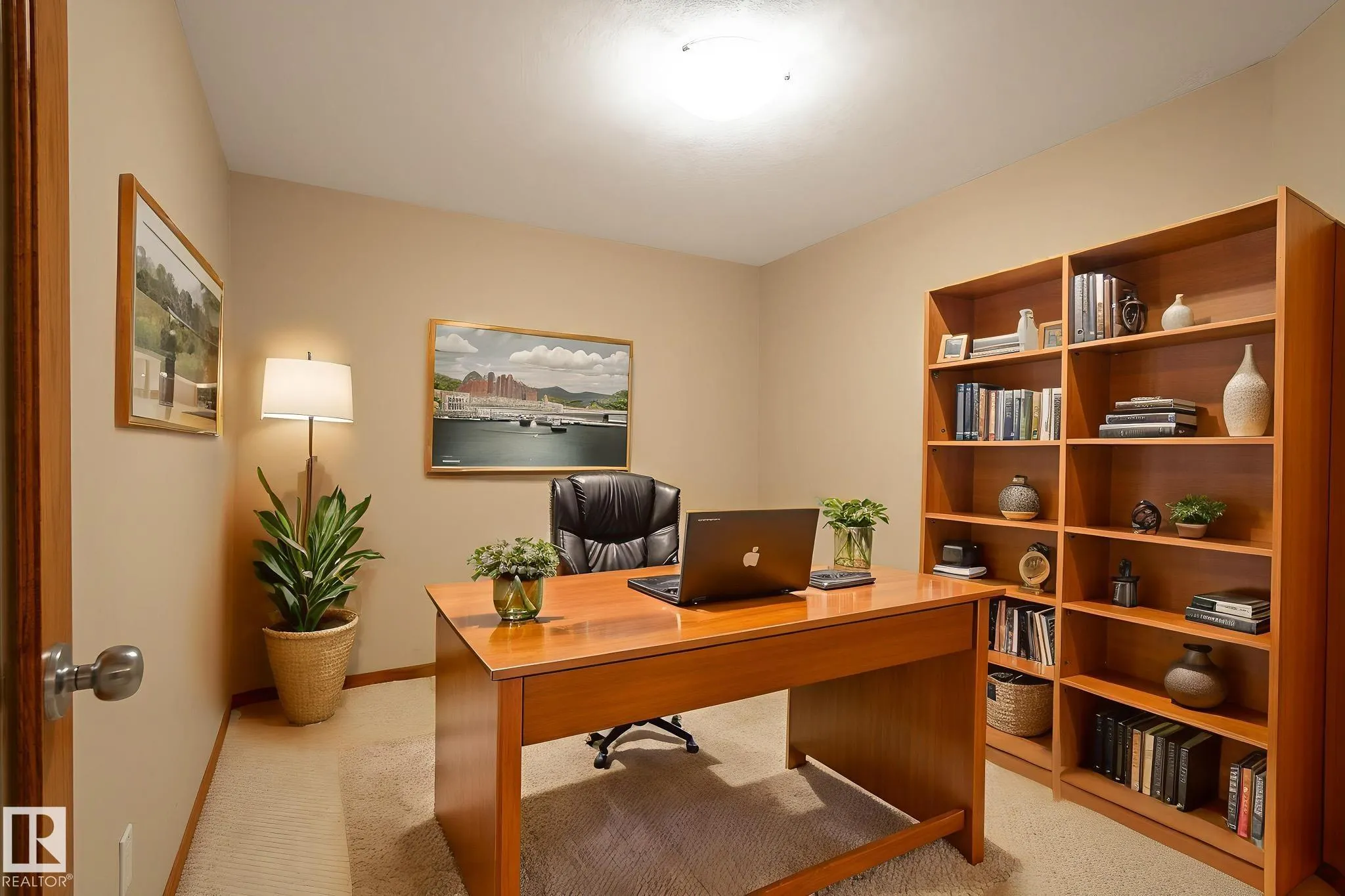 104 LAKESIDE Place