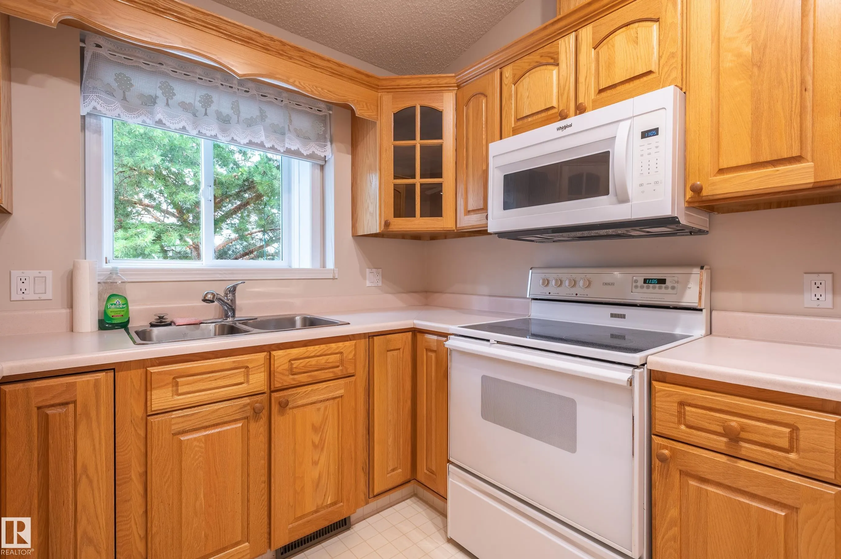 104 LAKESIDE Place