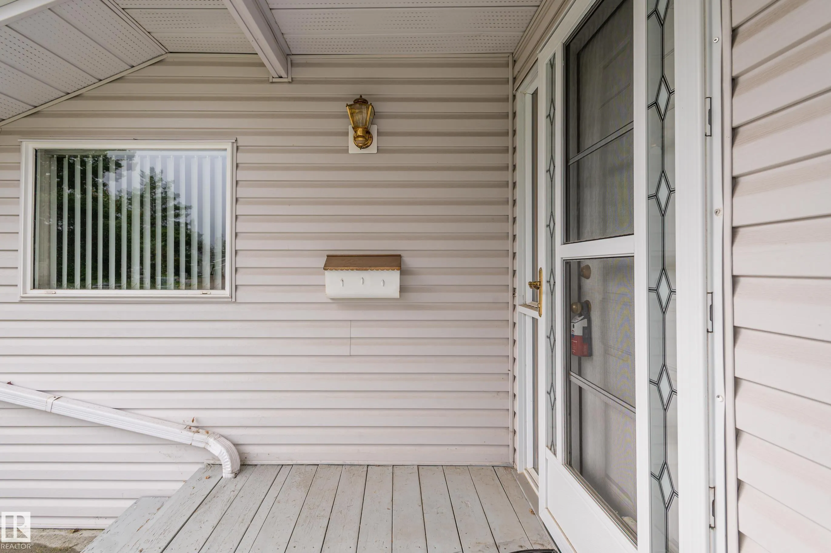 104 LAKESIDE Place