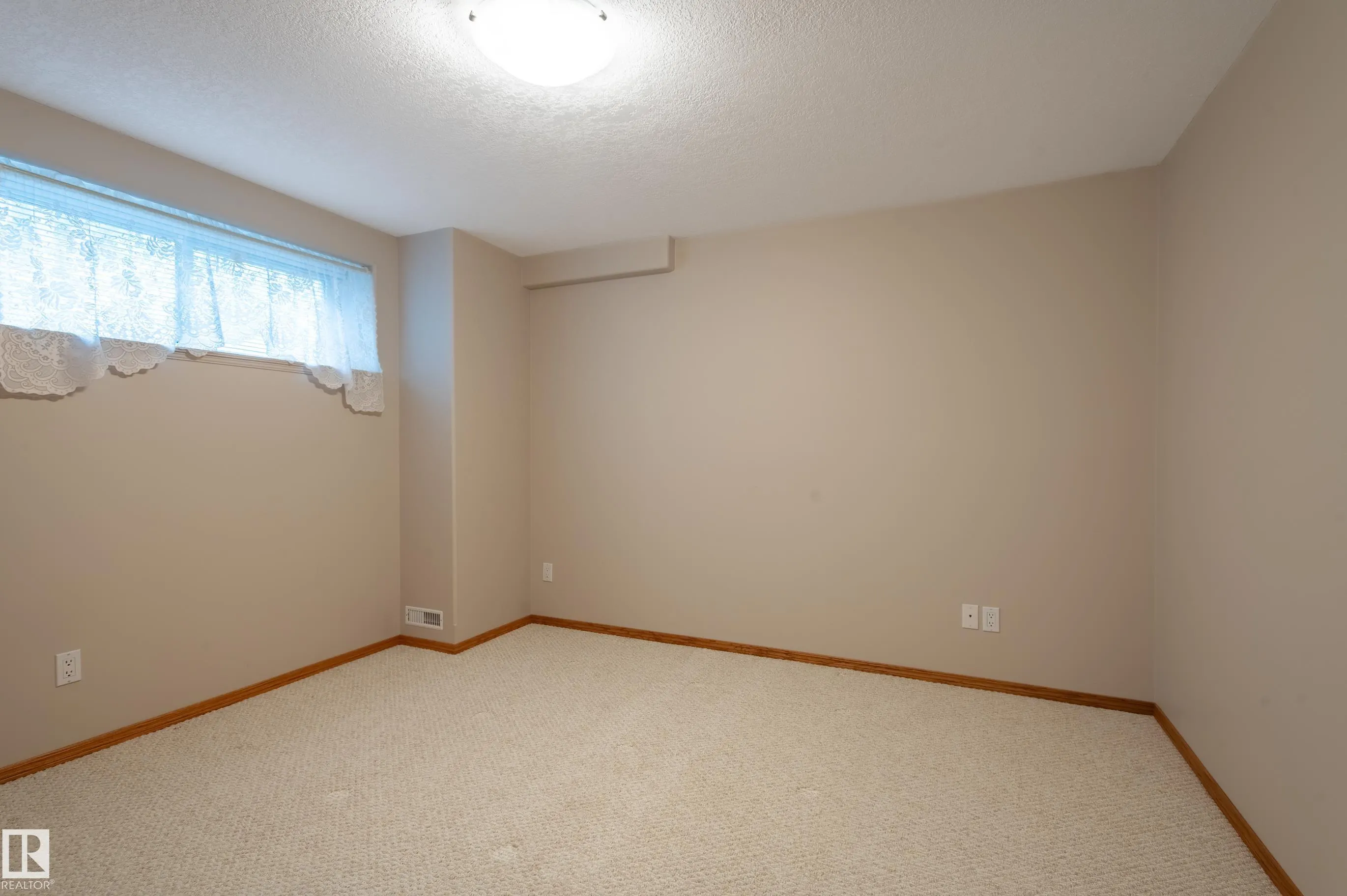 104 LAKESIDE Place