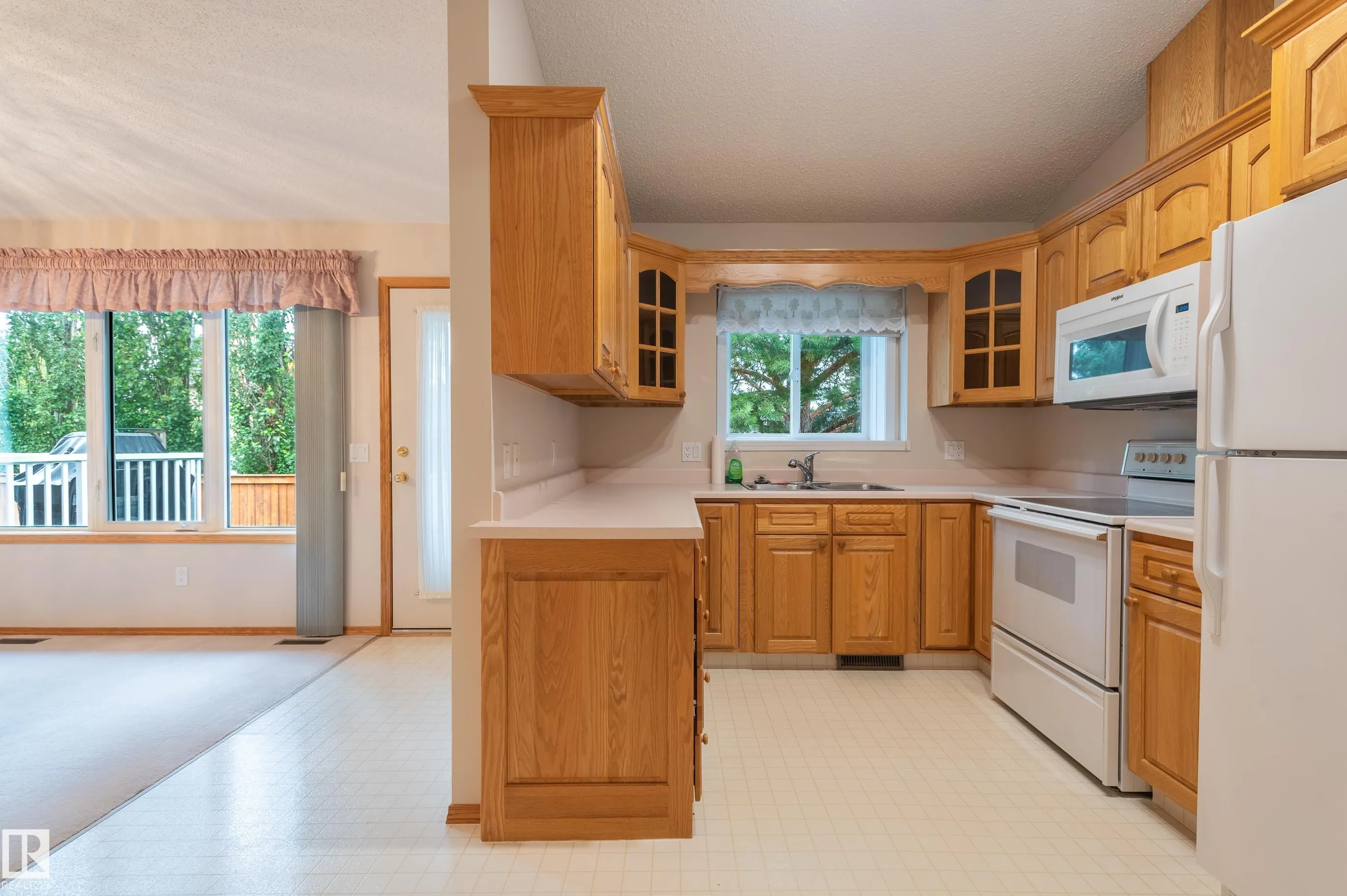 104 LAKESIDE Place