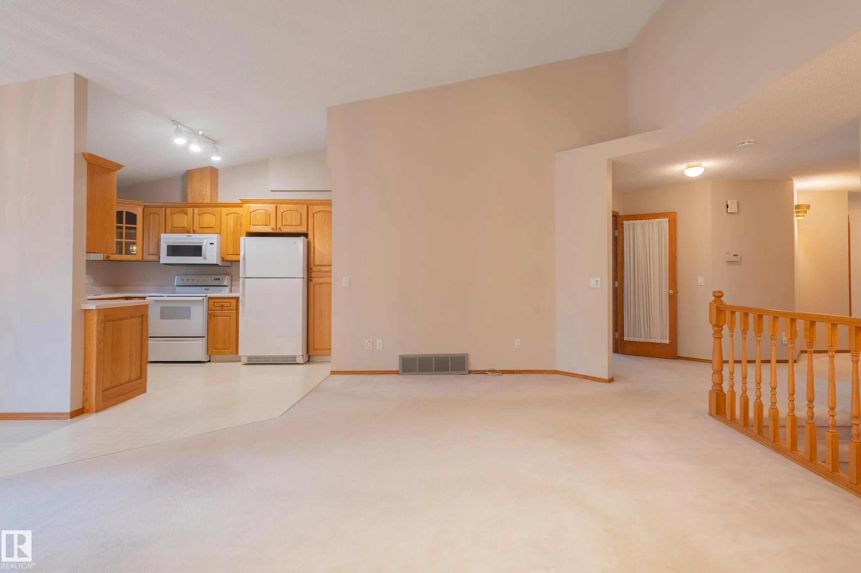 104 LAKESIDE Place