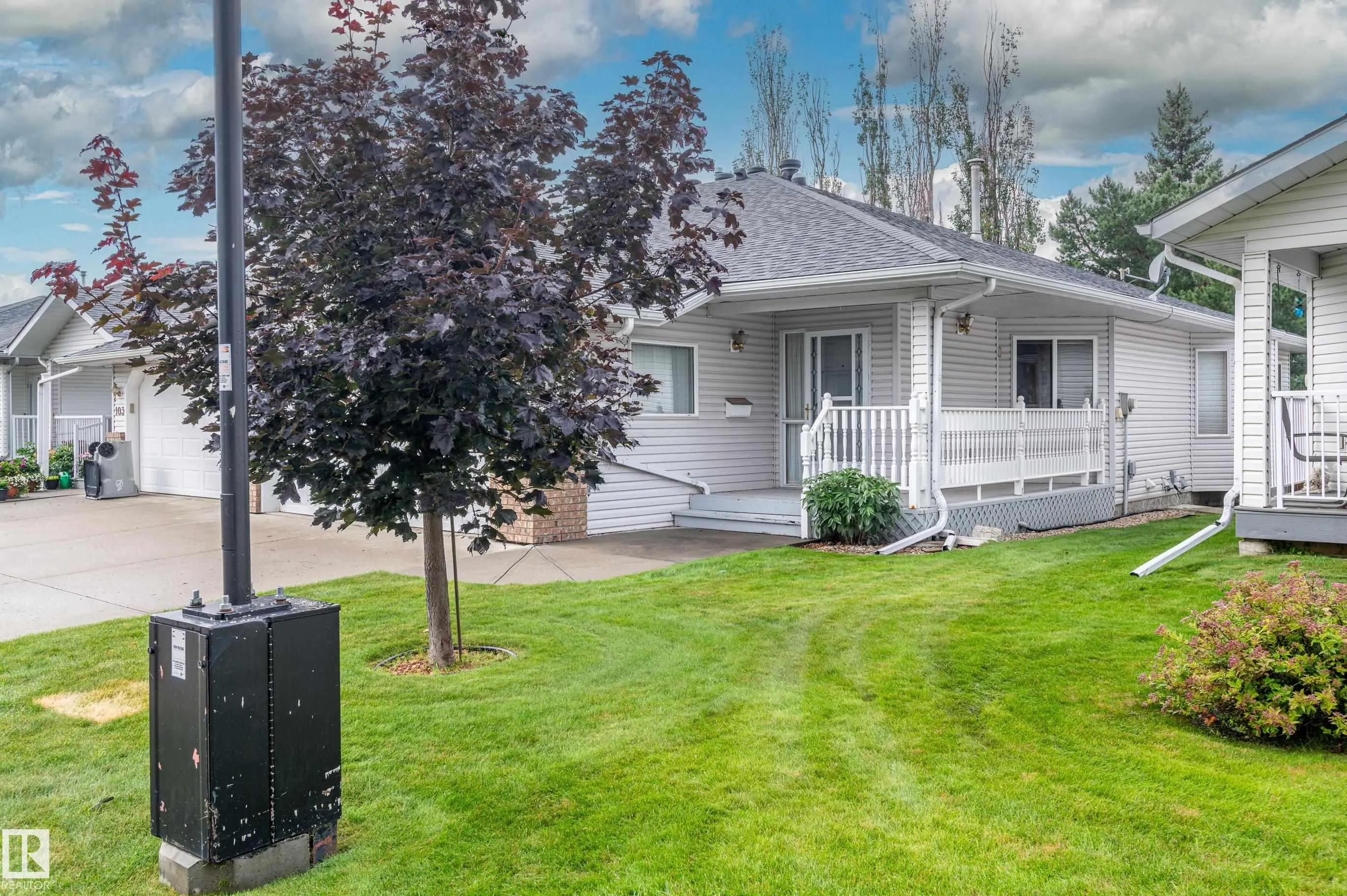 104 LAKESIDE Place