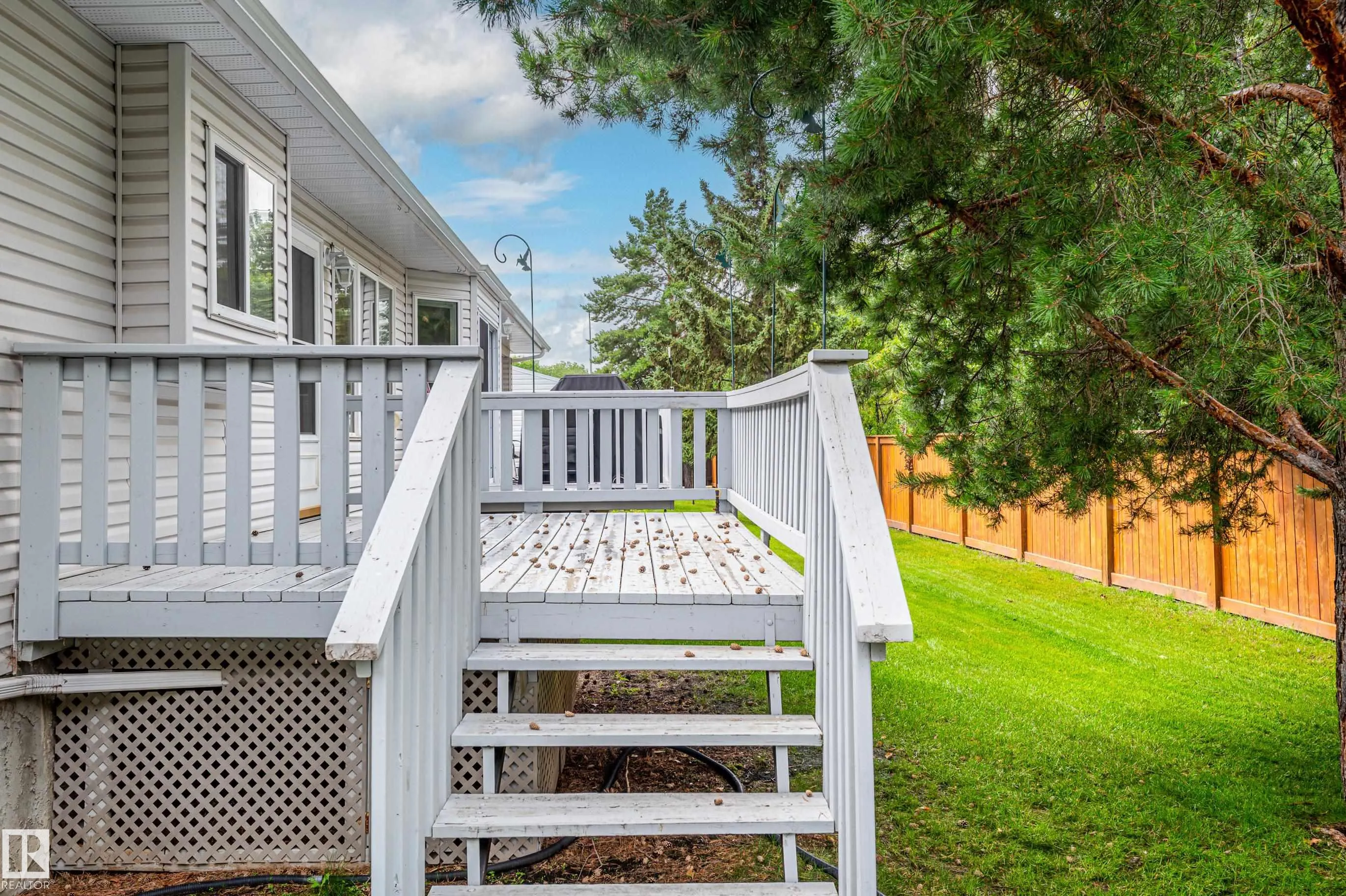 104 LAKESIDE Place